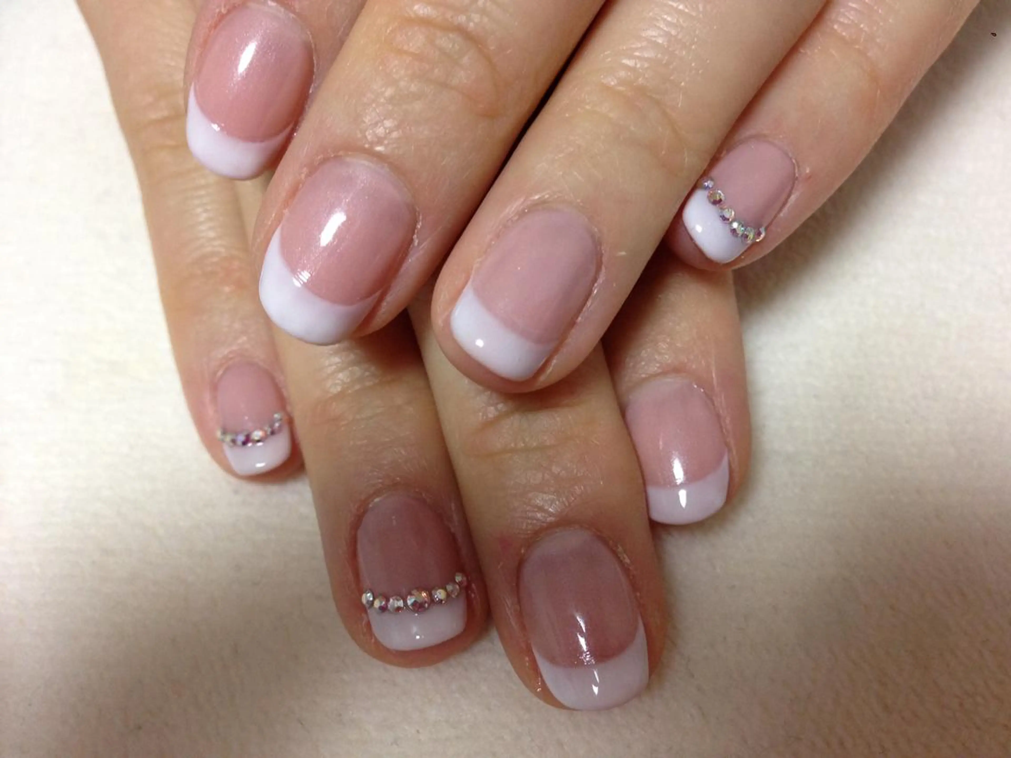 ネイル フレンチネイル シンプルネイル 手塚 里奈のネイルデザイン