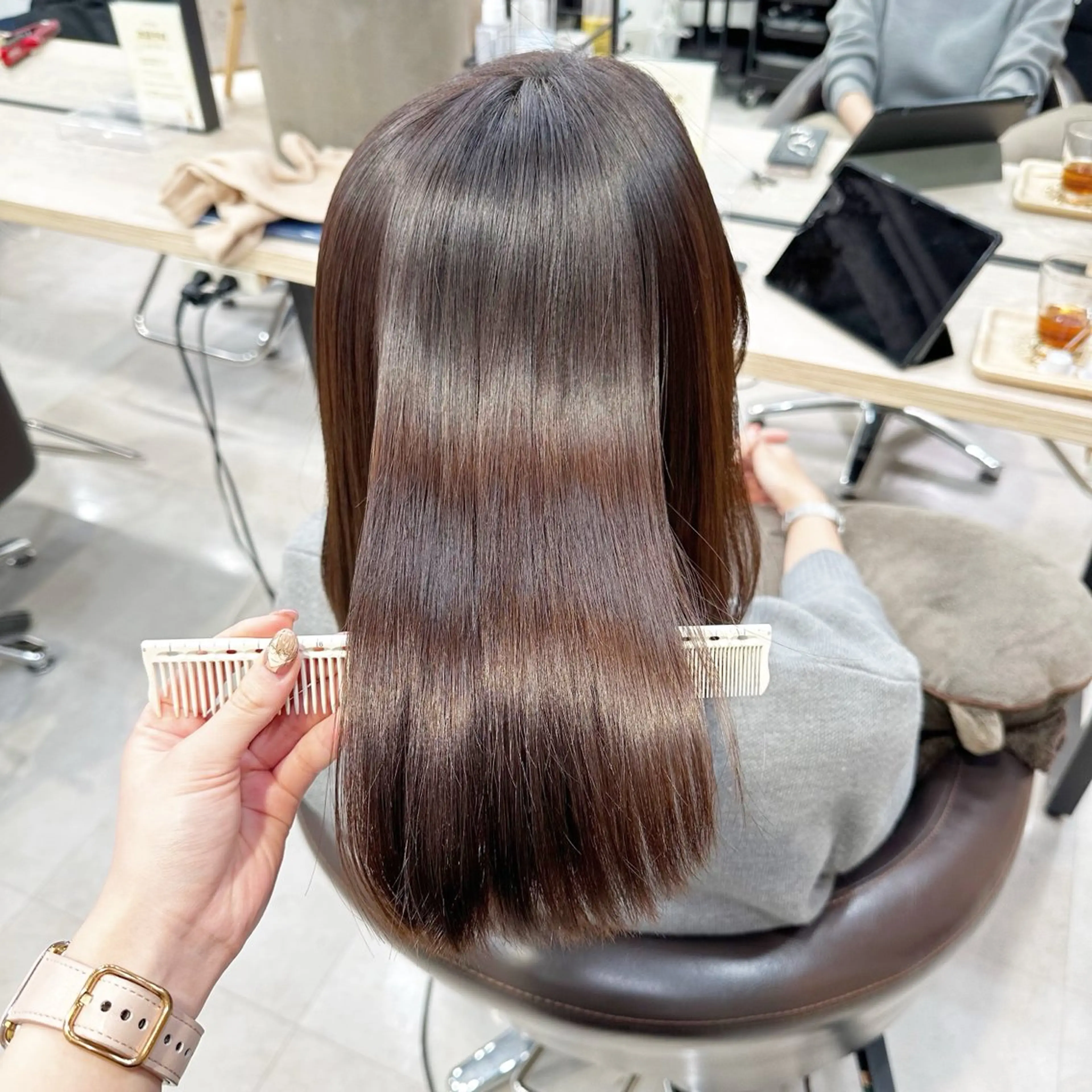 ミディアム カット 縮毛矯正 ピンク・ラベンダー 艶カラー🍁かえでのヘアスタイル