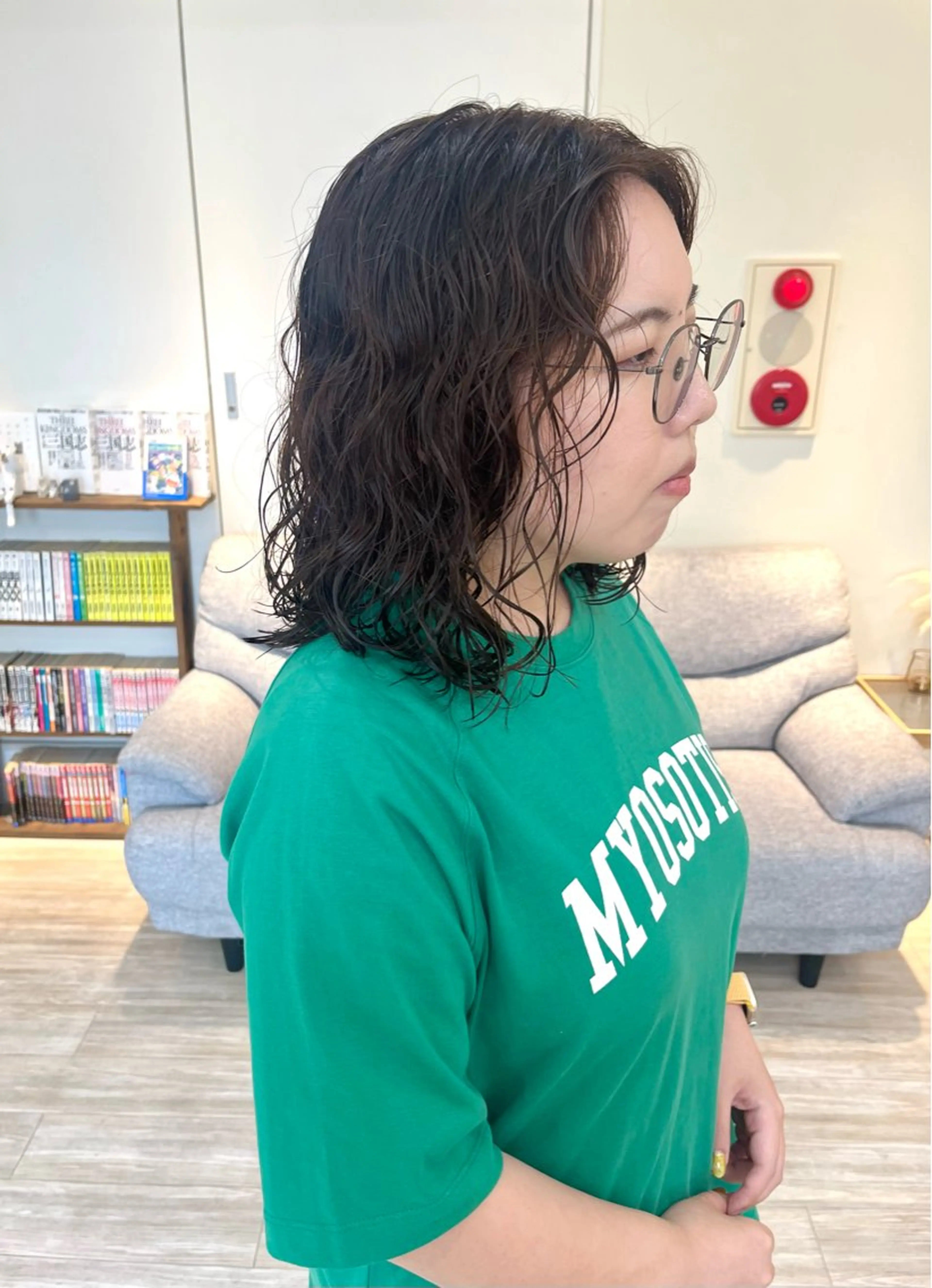 ミディアム カラー パーマ カット ヘアカラー パーマ つぼみ/パーマ ／レイヤー／ボブのヘアスタイル