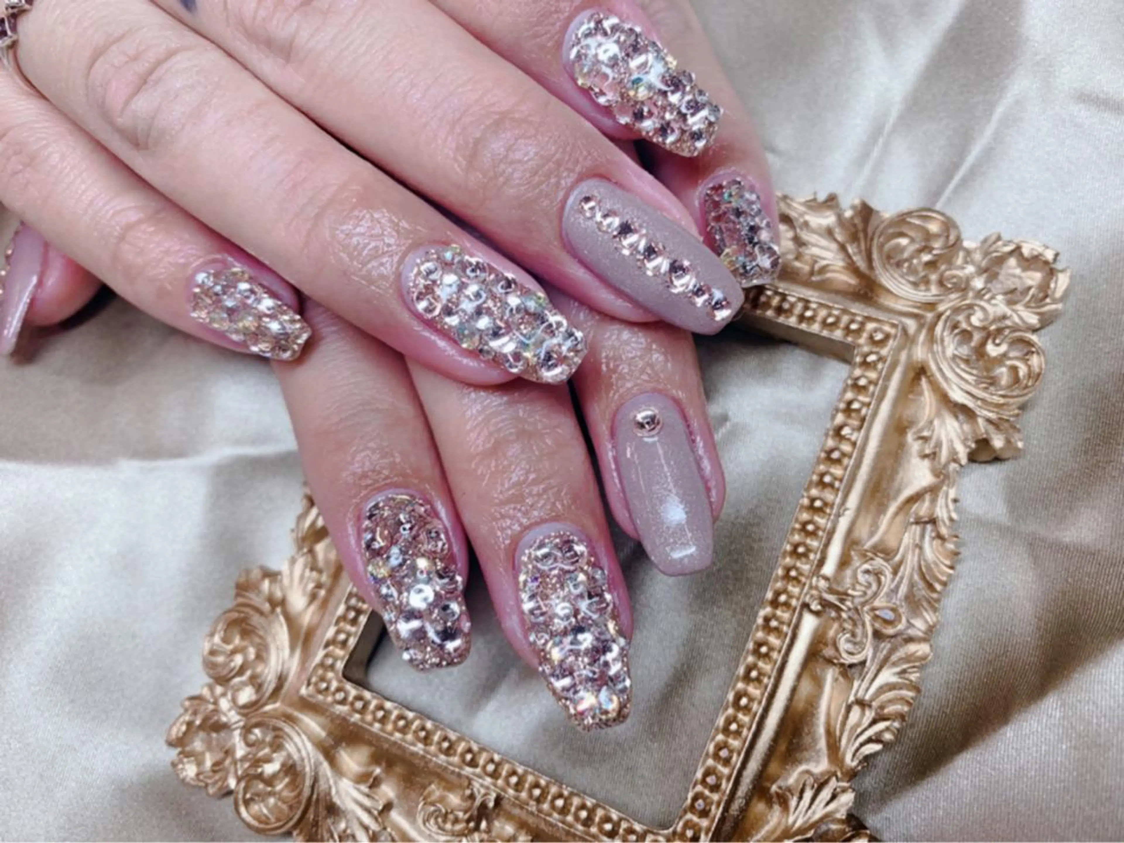 ネイル ジェルネイル キラキラネイル ストーンネイル ハンドネイル フットネイル T. kayoのネイルデザイン