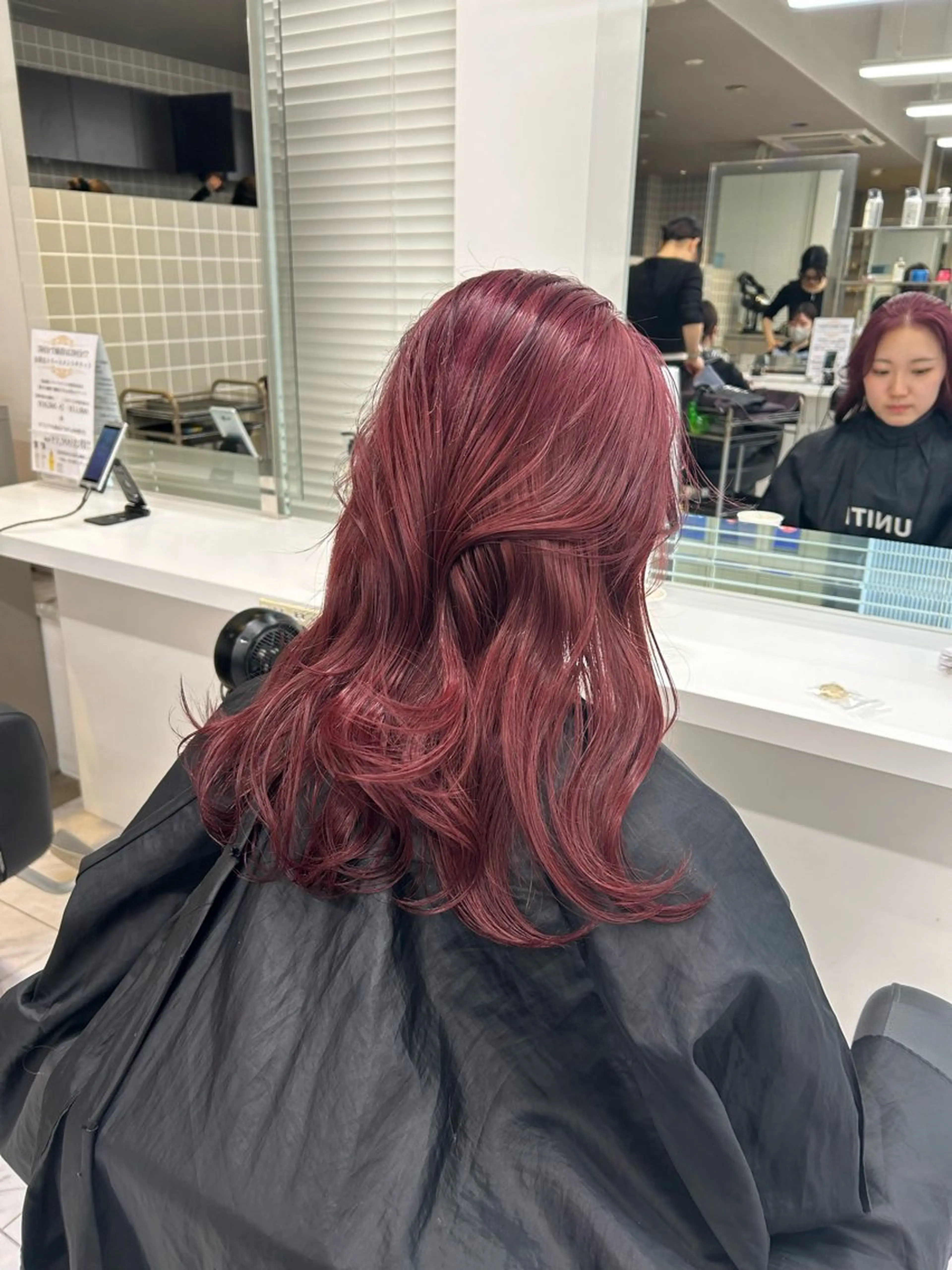 セミロング カラー パーマ ヘアアレンジ ブリーチ レッドカラー 韓国風ヘア ヘアカラー トリートメント ヘッドスパ ヘアセット 💎韓国/ レイヤー カット/ 暖色🫧のヘアスタイル