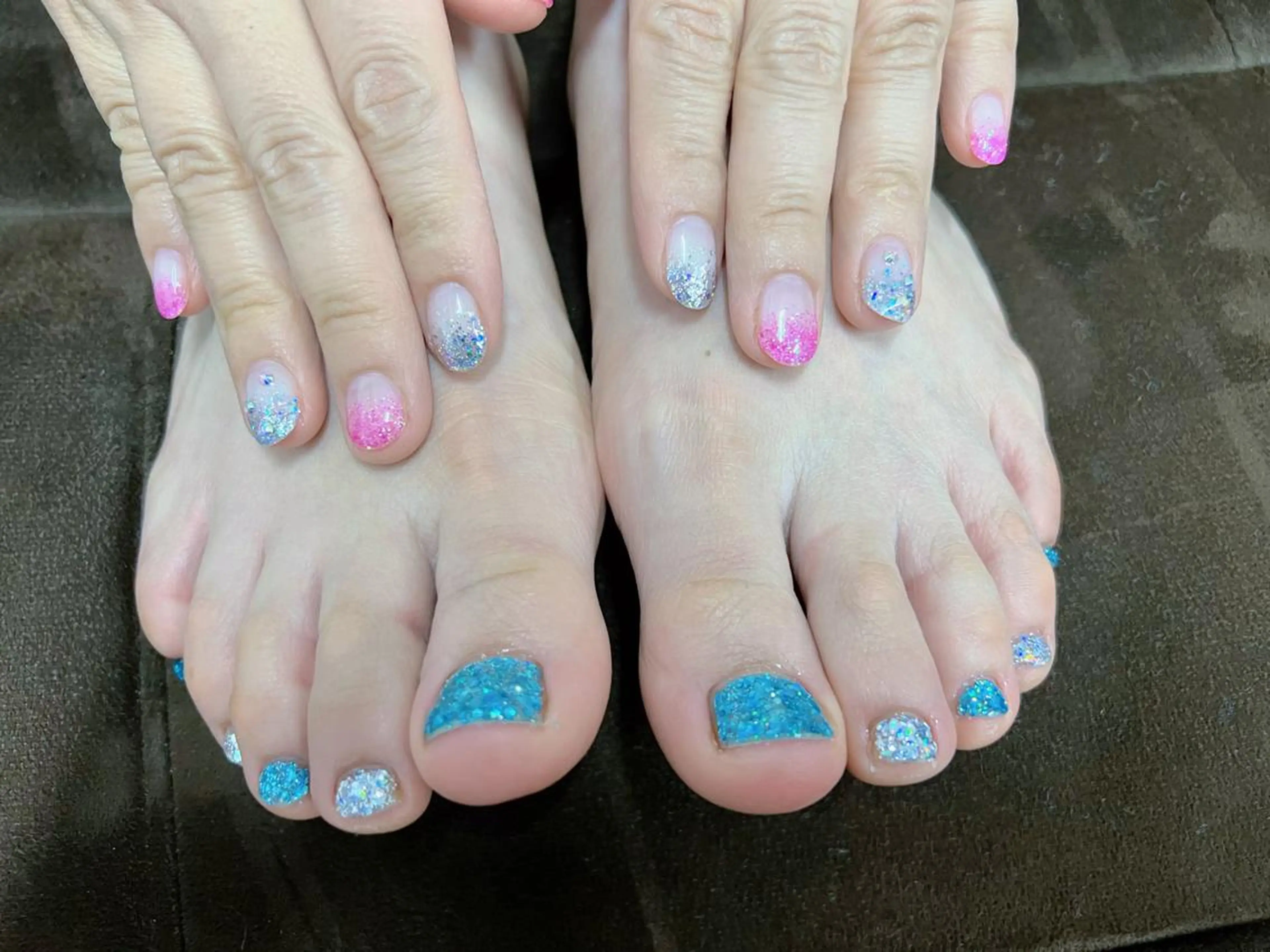 ★期間限定【ハンド+フット】ジェルネイル/ワンカラー※初回ソフトジェルオフ無料!パラジェルベース変更可!の写真