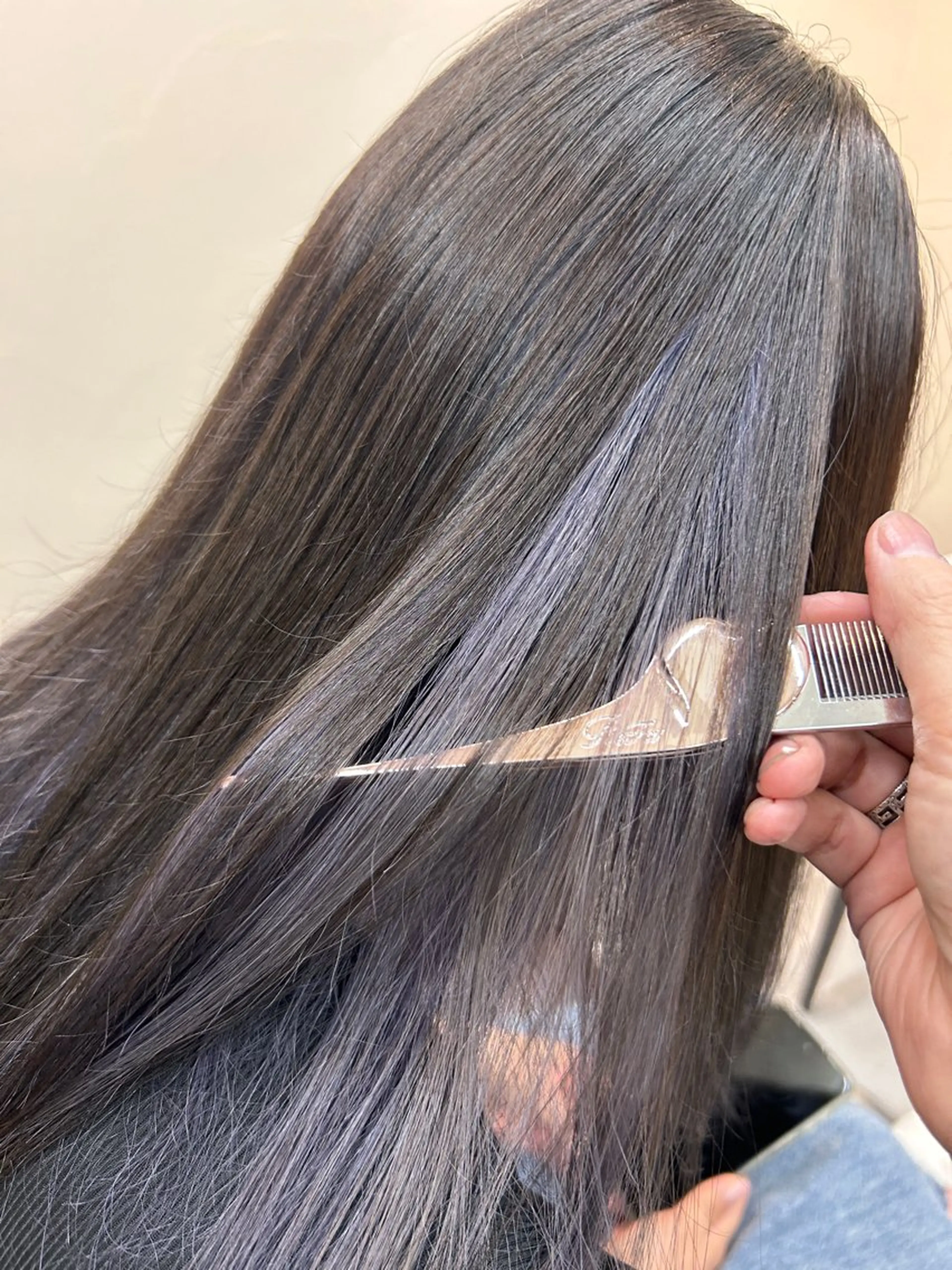 ロング 井上 萌のヘアスタイル