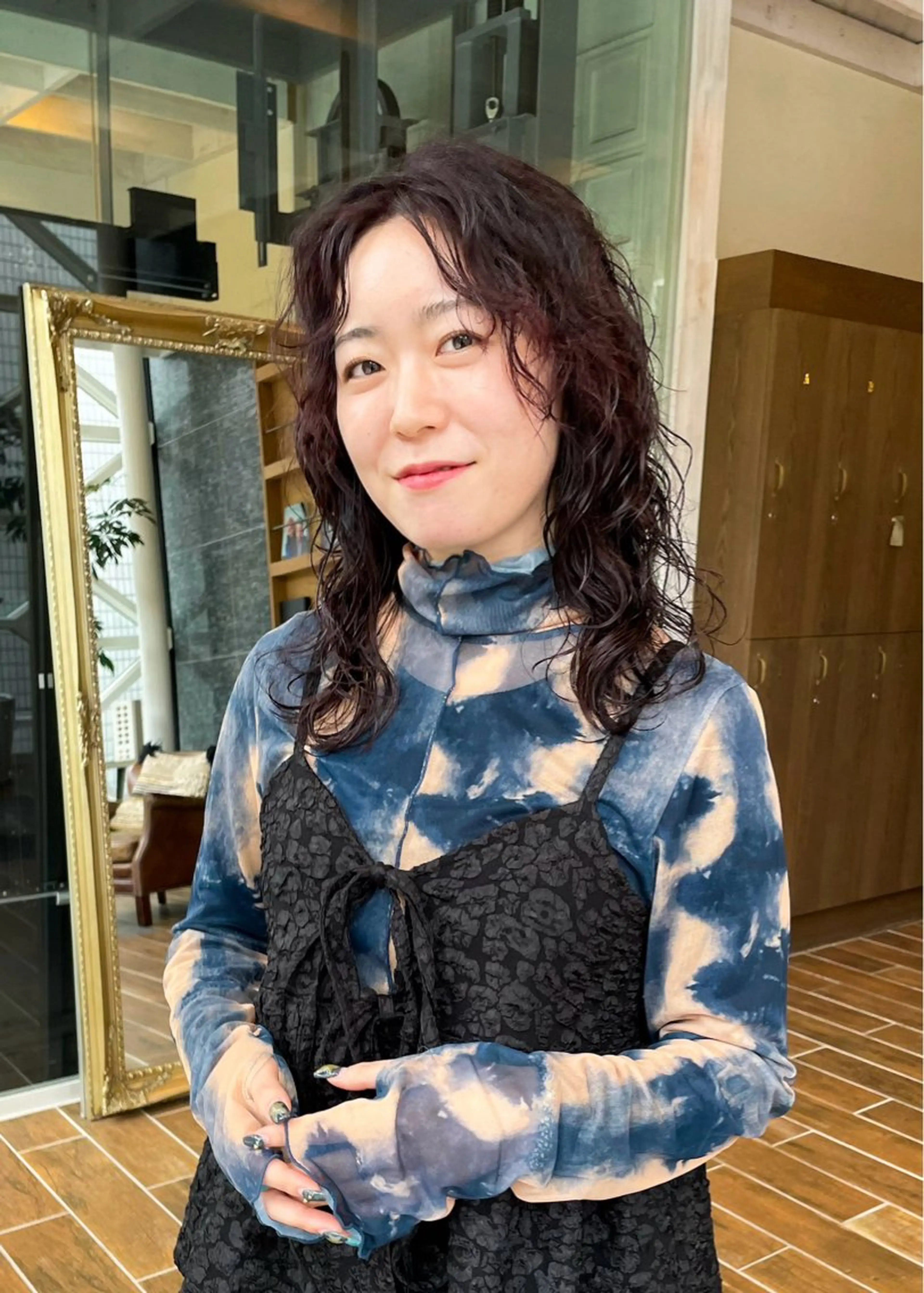 セミロング カット パーマ 越川 友美子のヘアスタイル