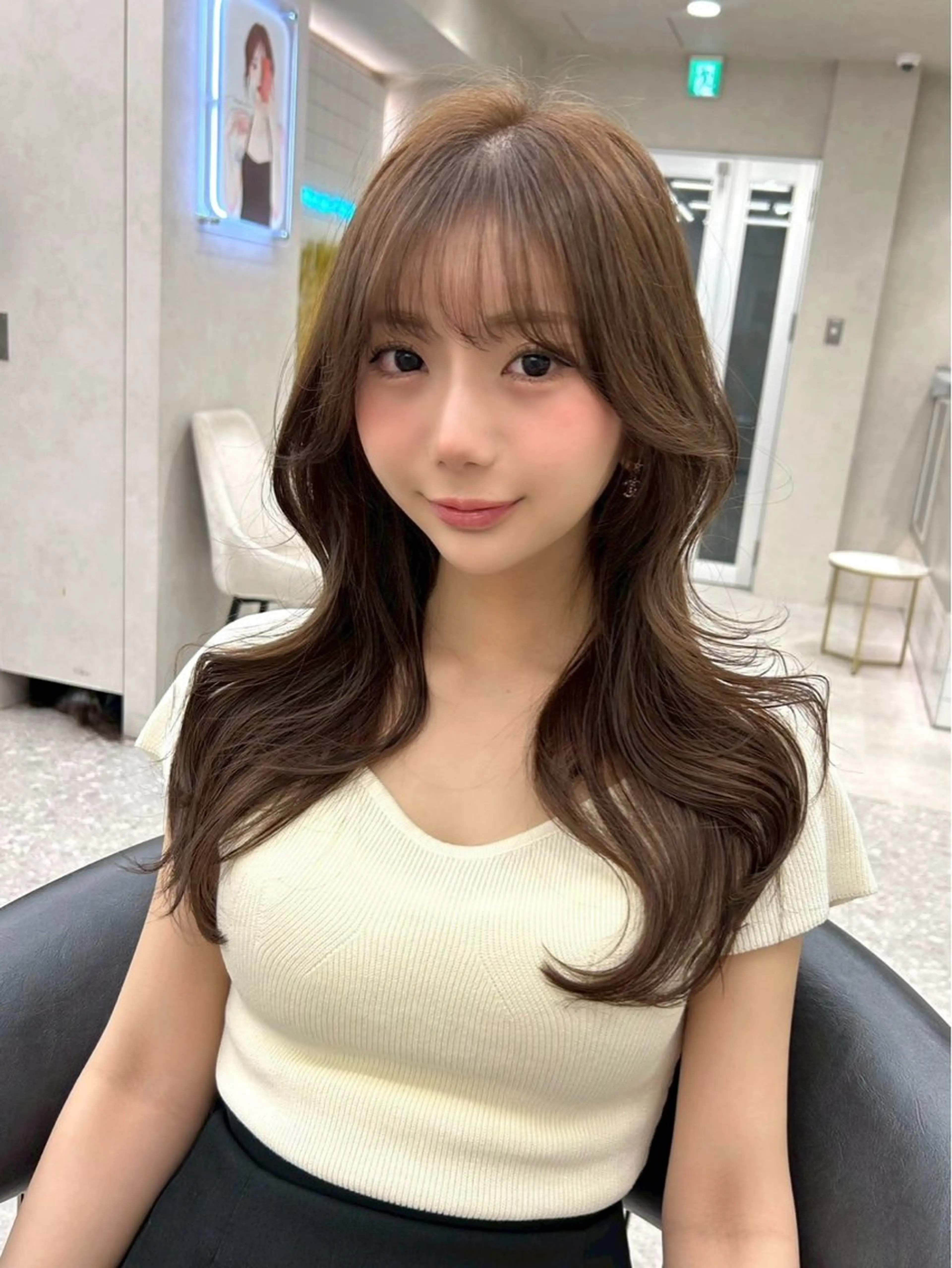 ロング カラー ヘアカラー トリートメント Lond Le'a /ハイトーンカラーのヘアスタイル