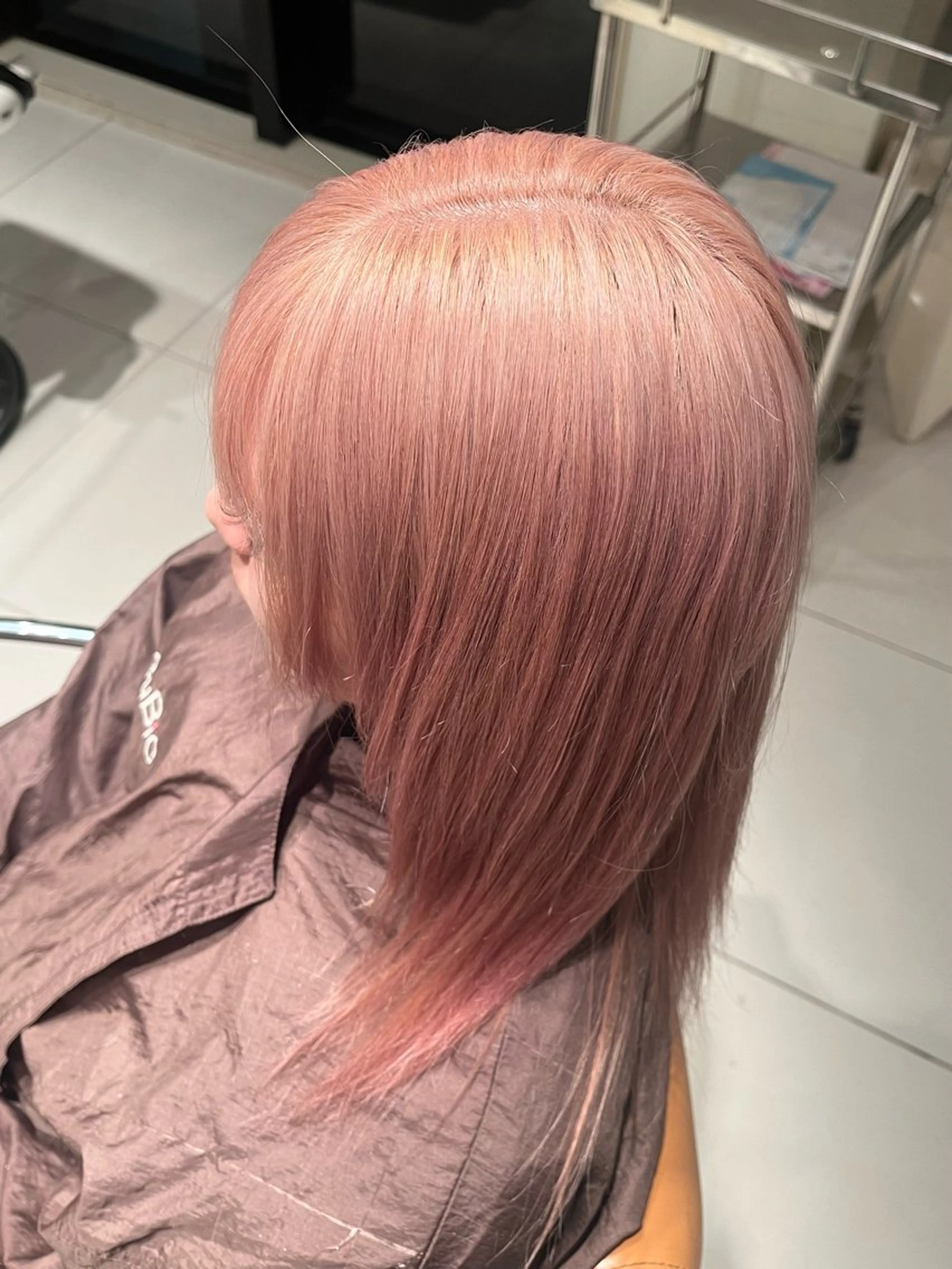 カラー チク ホノカのヘアスタイル