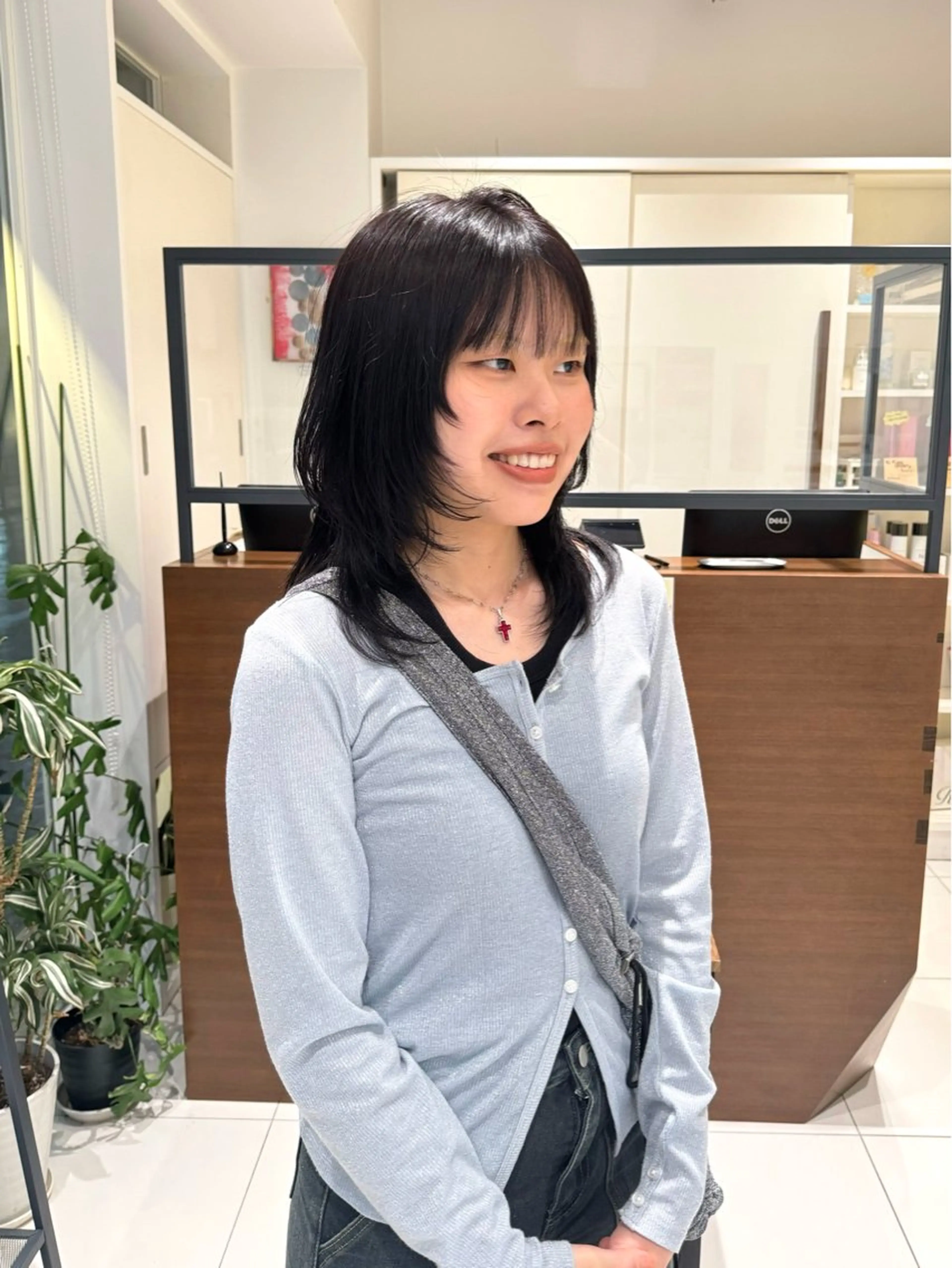 ミディアム ハイレイヤー レイヤーカット ウルフカット イヌマル カリンのヘアスタイル