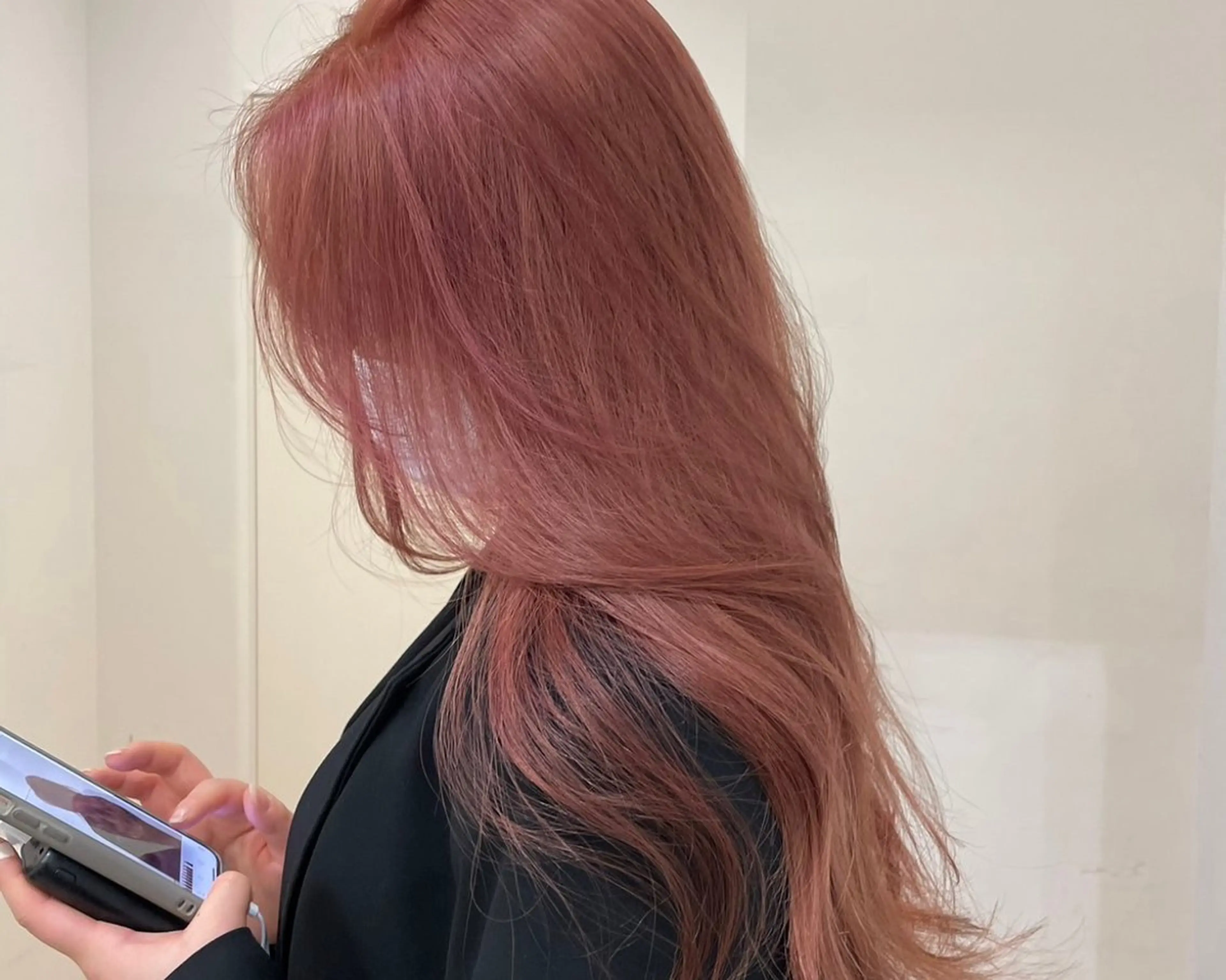 セミロング カラー ヘアアレンジ ブリーチ 透明感カラー ハイトーンカラー ブリーチなしカラー 顔まわりレイヤー 艶カラー/アイドル 前髪/内藤　輝のヘアスタイル