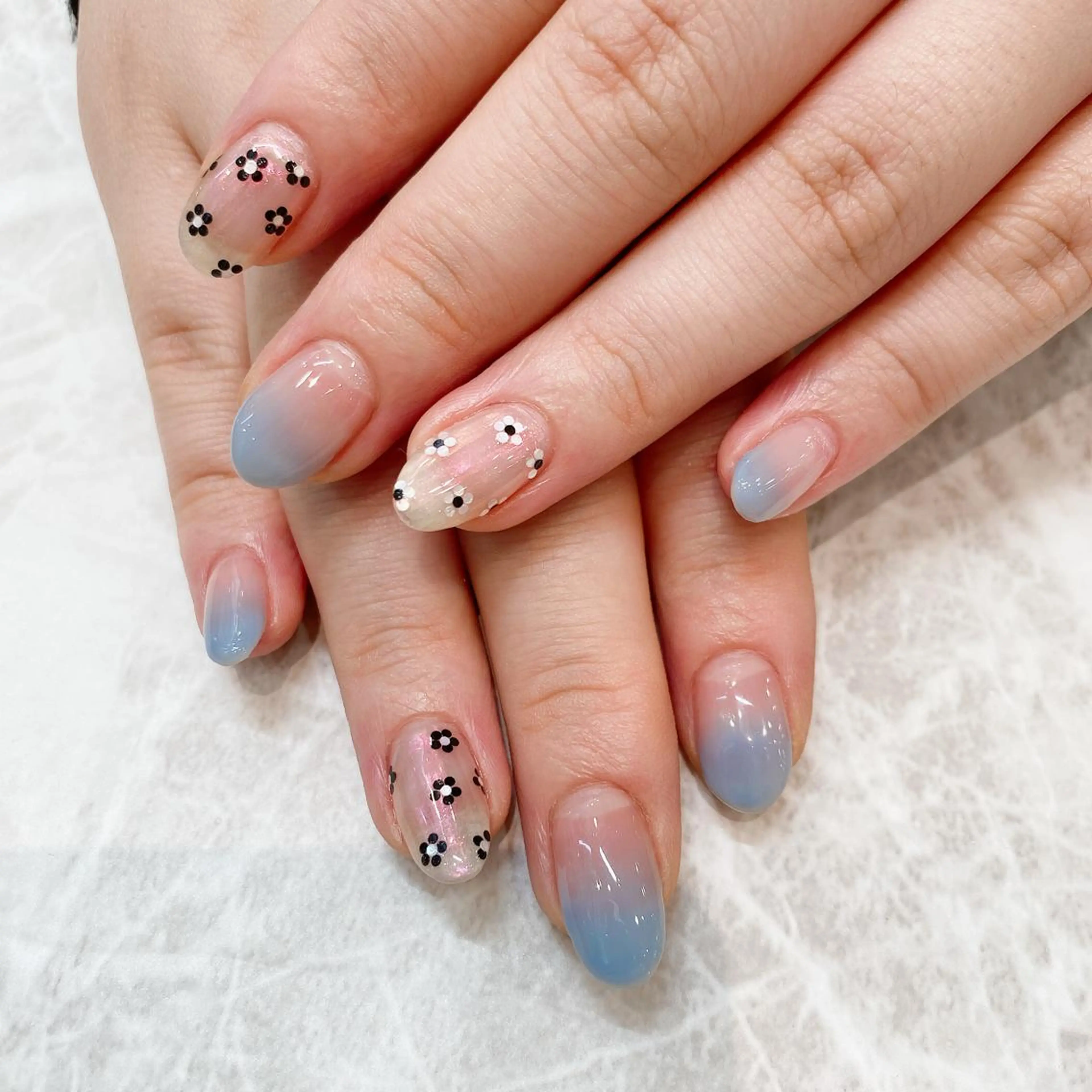 ネイル 水色 ハンドネイル 関谷 真登佳のネイルデザイン