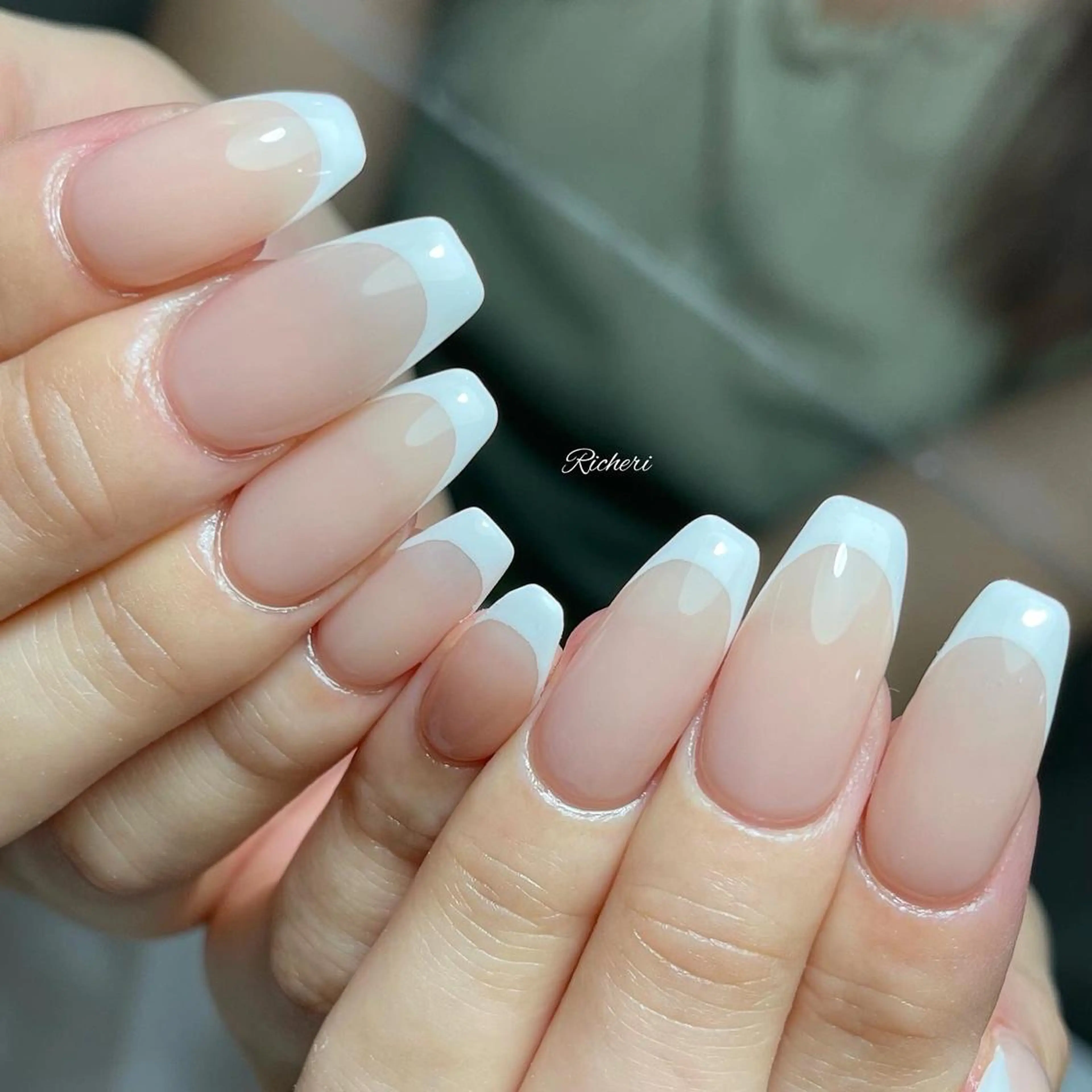 ミディアム ネイル 韓国風ヘア アートネイル フレンチネイル ジェルネイル 韓国ネイル richeri beautyのエステ・リラクイメージ