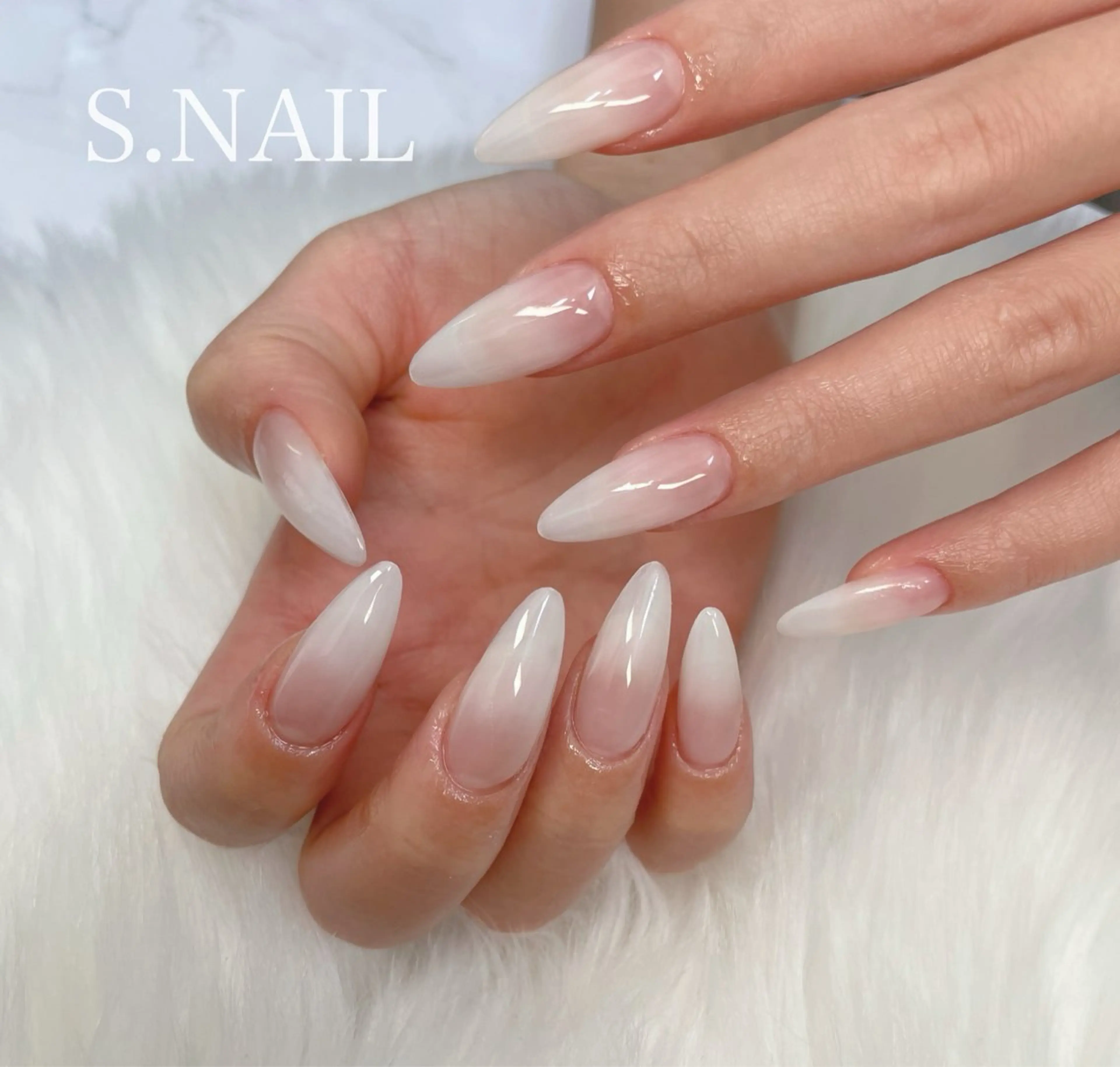 ネイル グラデーション ホワイト ハンドネイル S♡NAIL所属・S.NAIL Suuのネイルデザイン