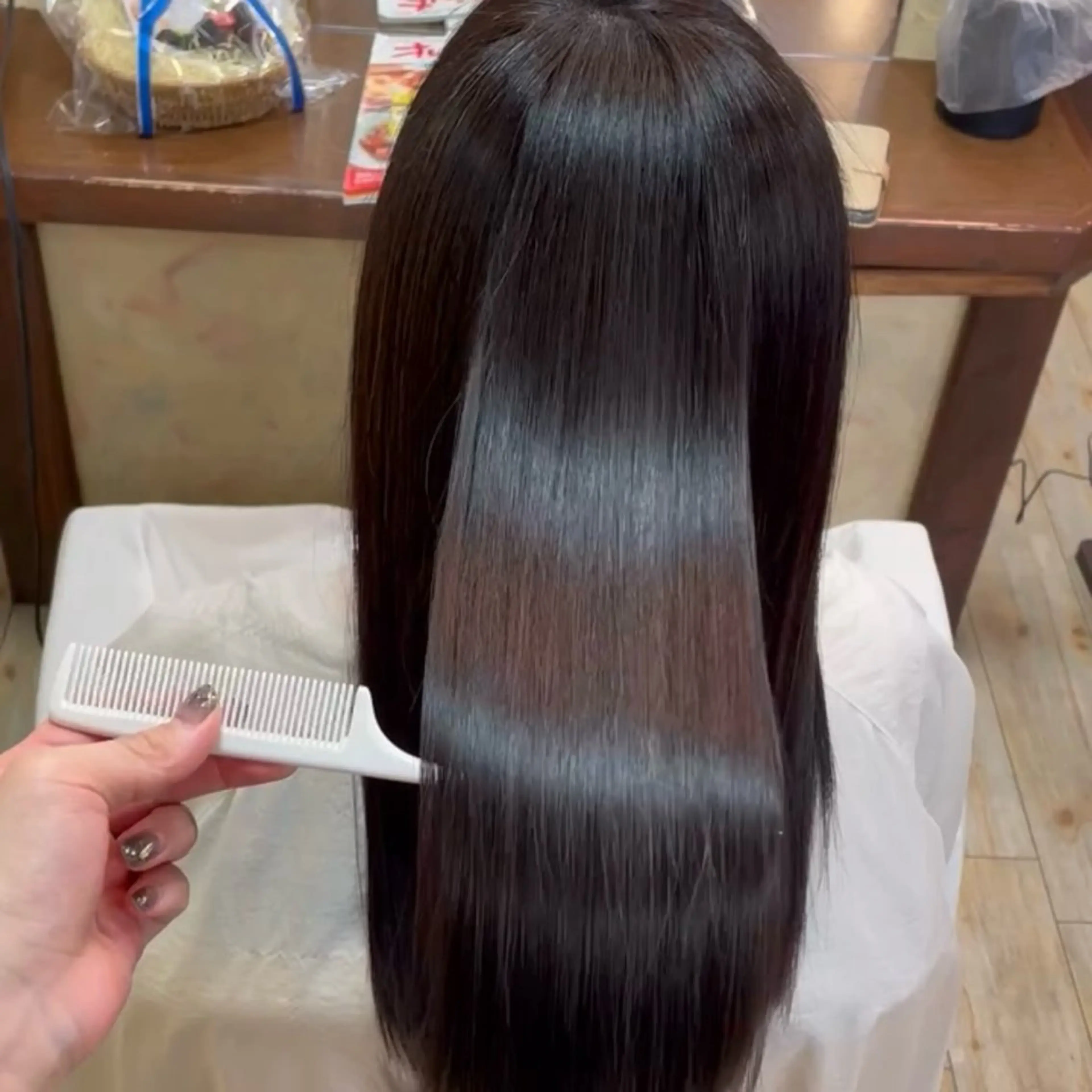 【全員】艶感重視ダメージレスカラー＋柔らか質感ストレートの写真