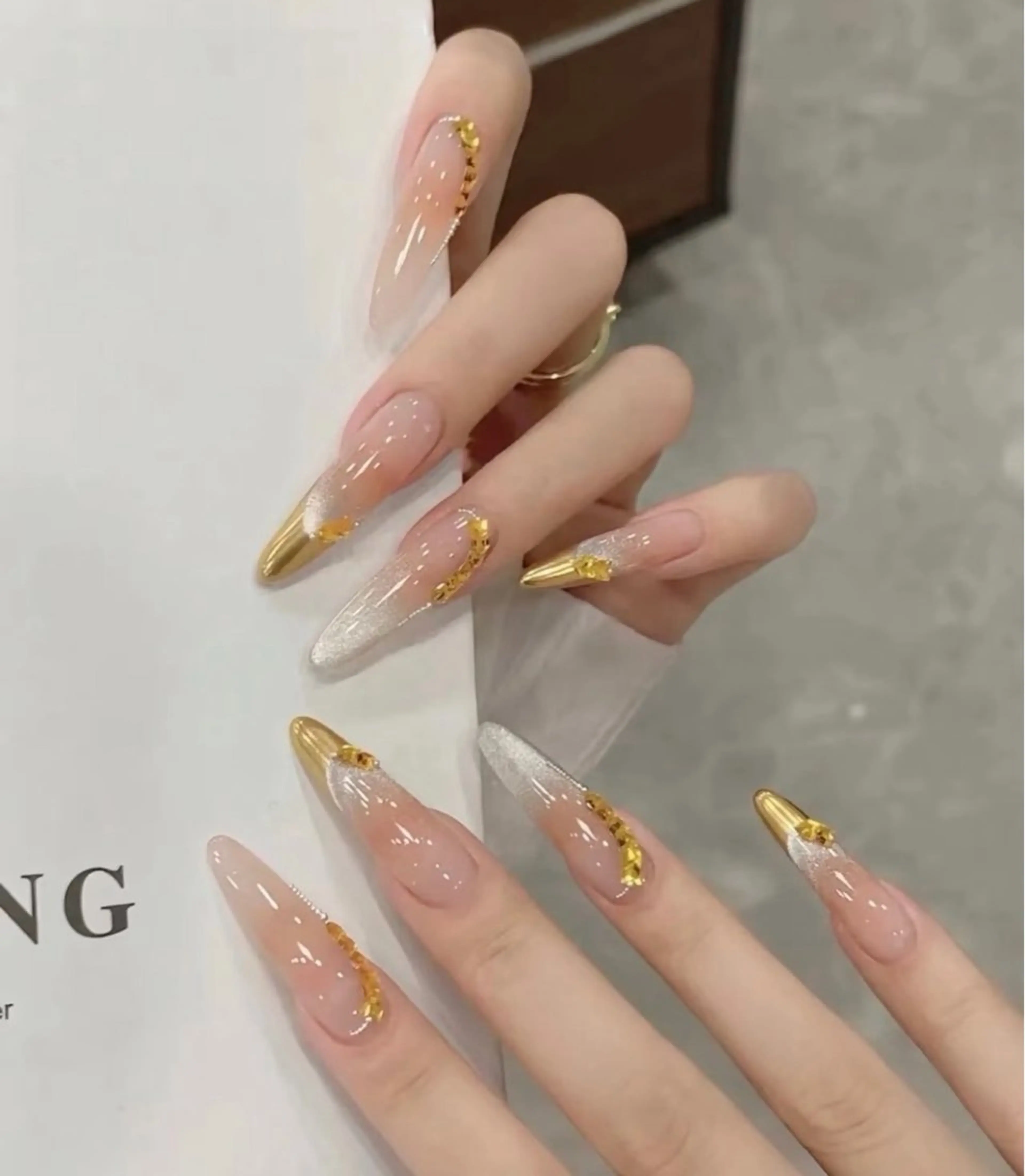 ネイル ETELUNA Nail 銀座店【パラジェル/フィルイン/チップスカルプ/マグネット/ニュアンス】所属・周 テイのネイルデザイン