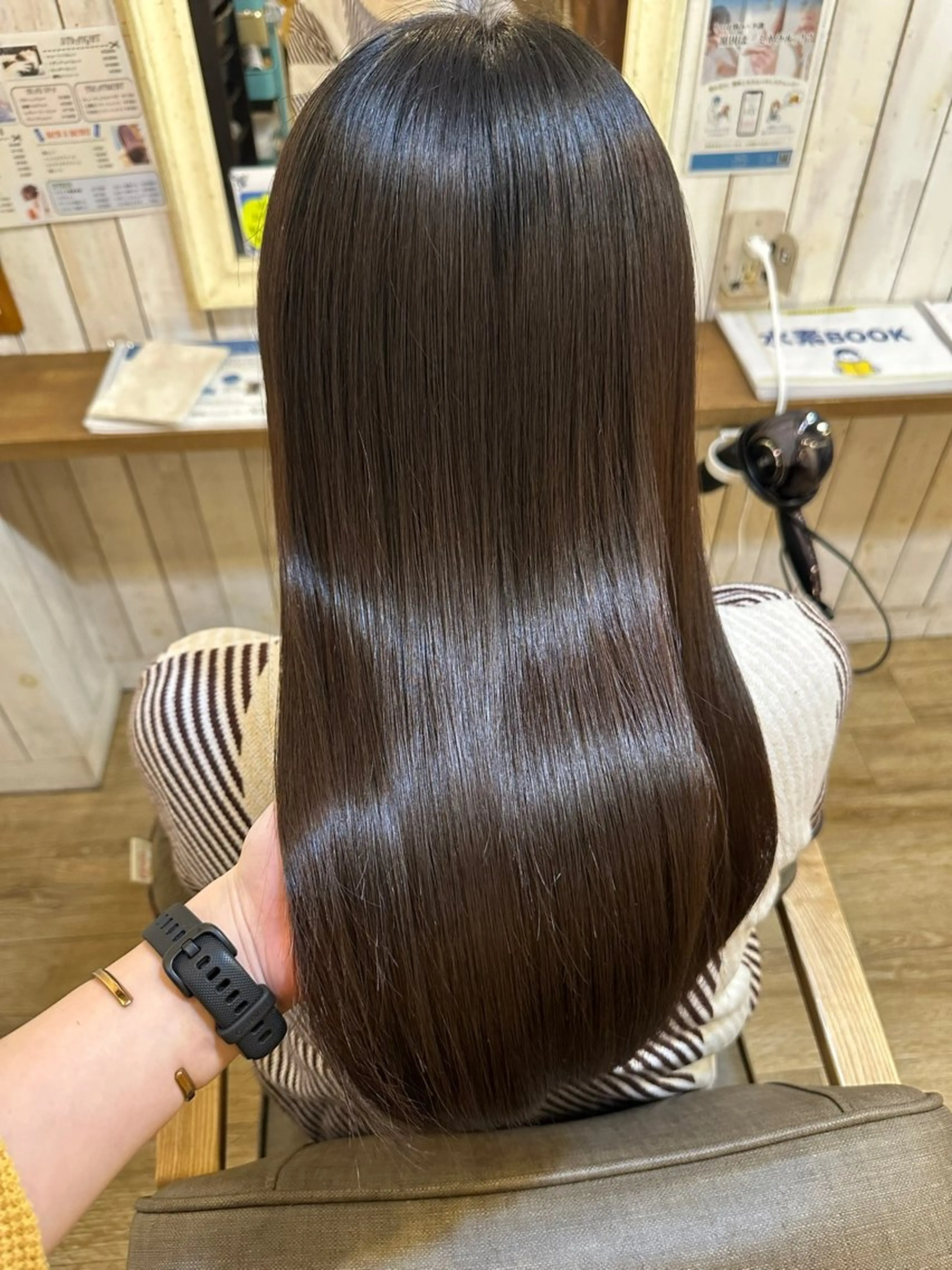 🪼新規限定🪼〜クセを伸ばしてサラツヤ髪に〜カット+縮毛矯正+超高濃度水素ケアの写真
