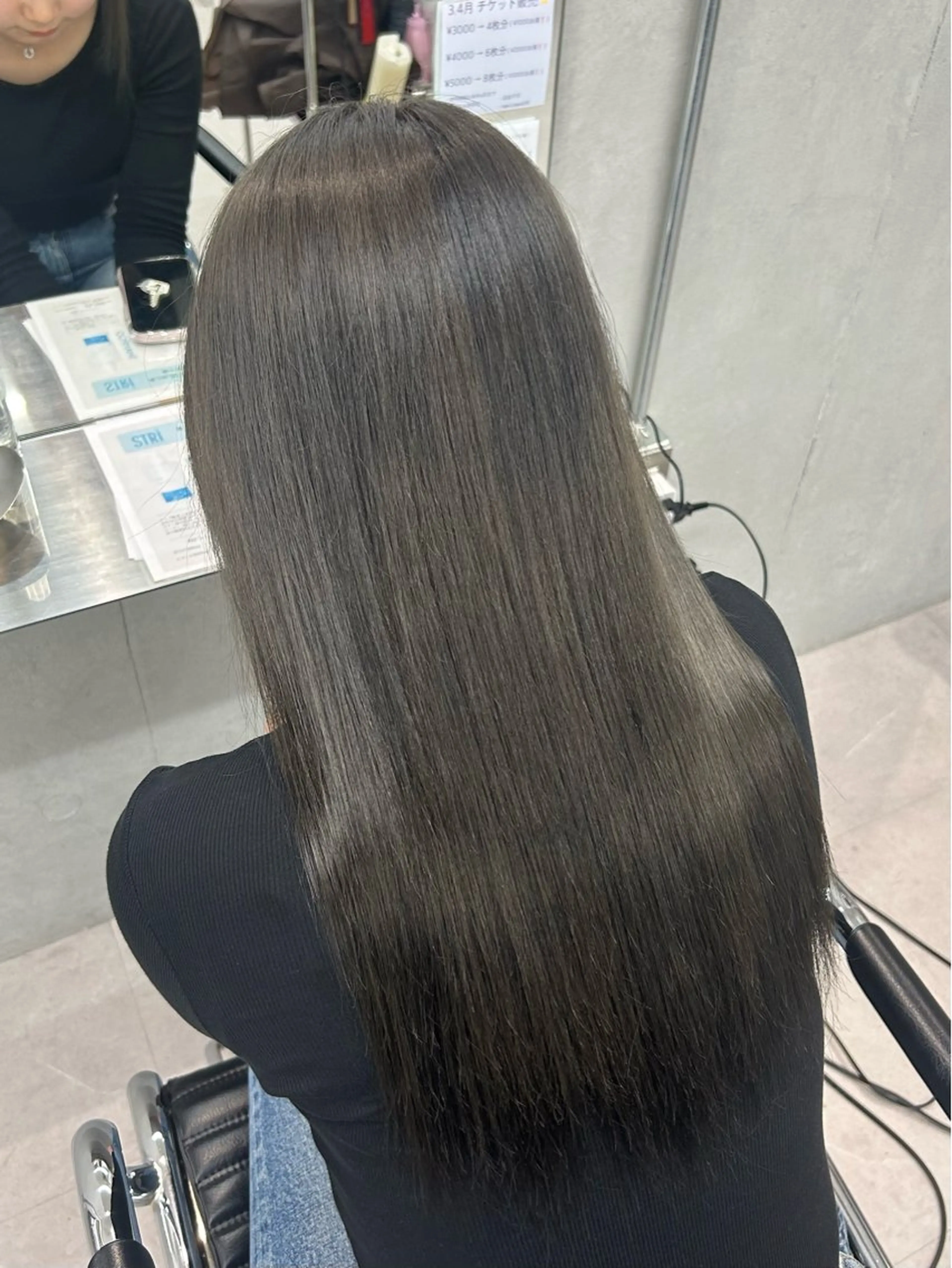 カラー ブリーチ グレージュ オリーブグレージュ オリーブグレー 髪質改善 IO イオリのヘアスタイル