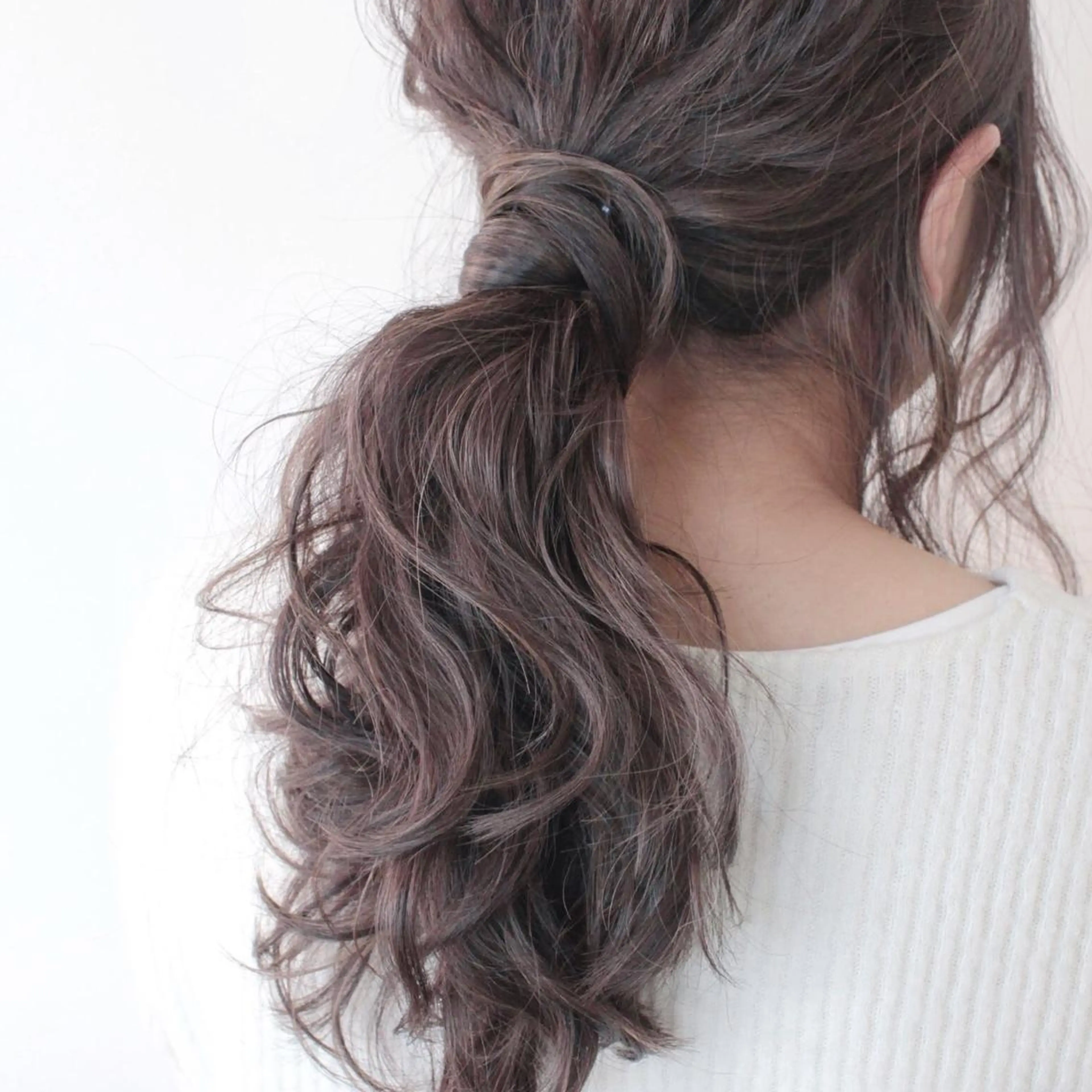 ミディアム カラー ヘアアレンジ アッシュ グラデーションカラー ハイライトカラー ハイライト おくれ毛 Mariana/ 鶴原-ハイライトのヘアスタイル