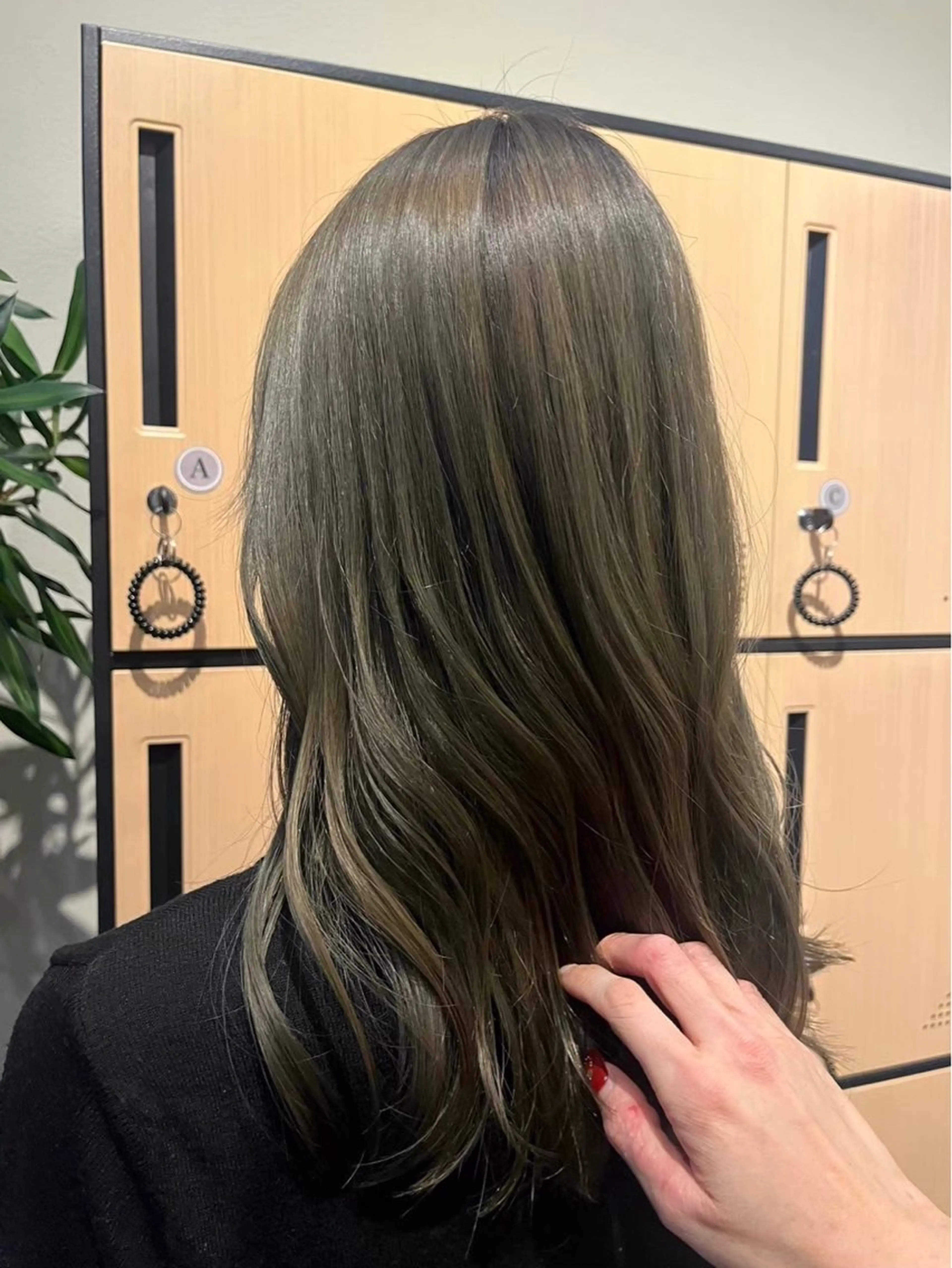 セミロング カラー Rue de Noel所属・井上 陽のヘアスタイル