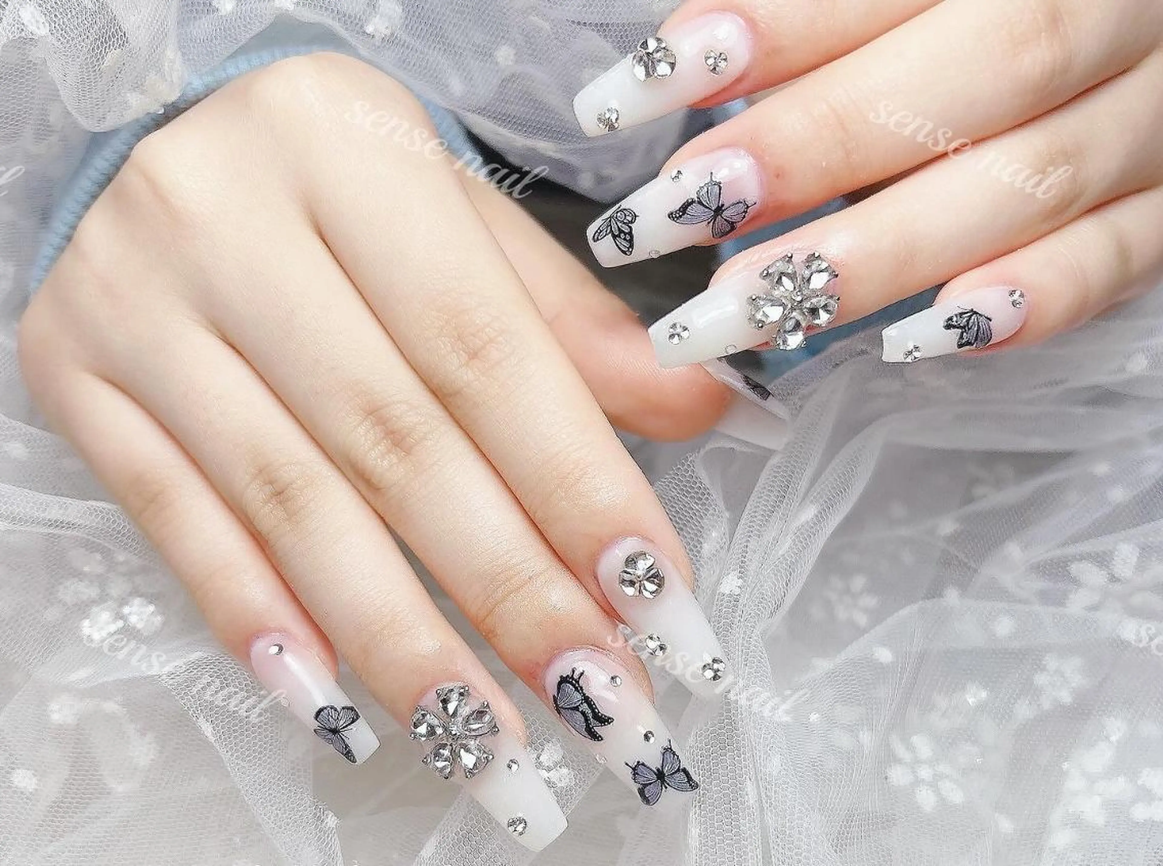 ネイル ハンドネイル ハンドケア Queening 🦋のネイルデザイン