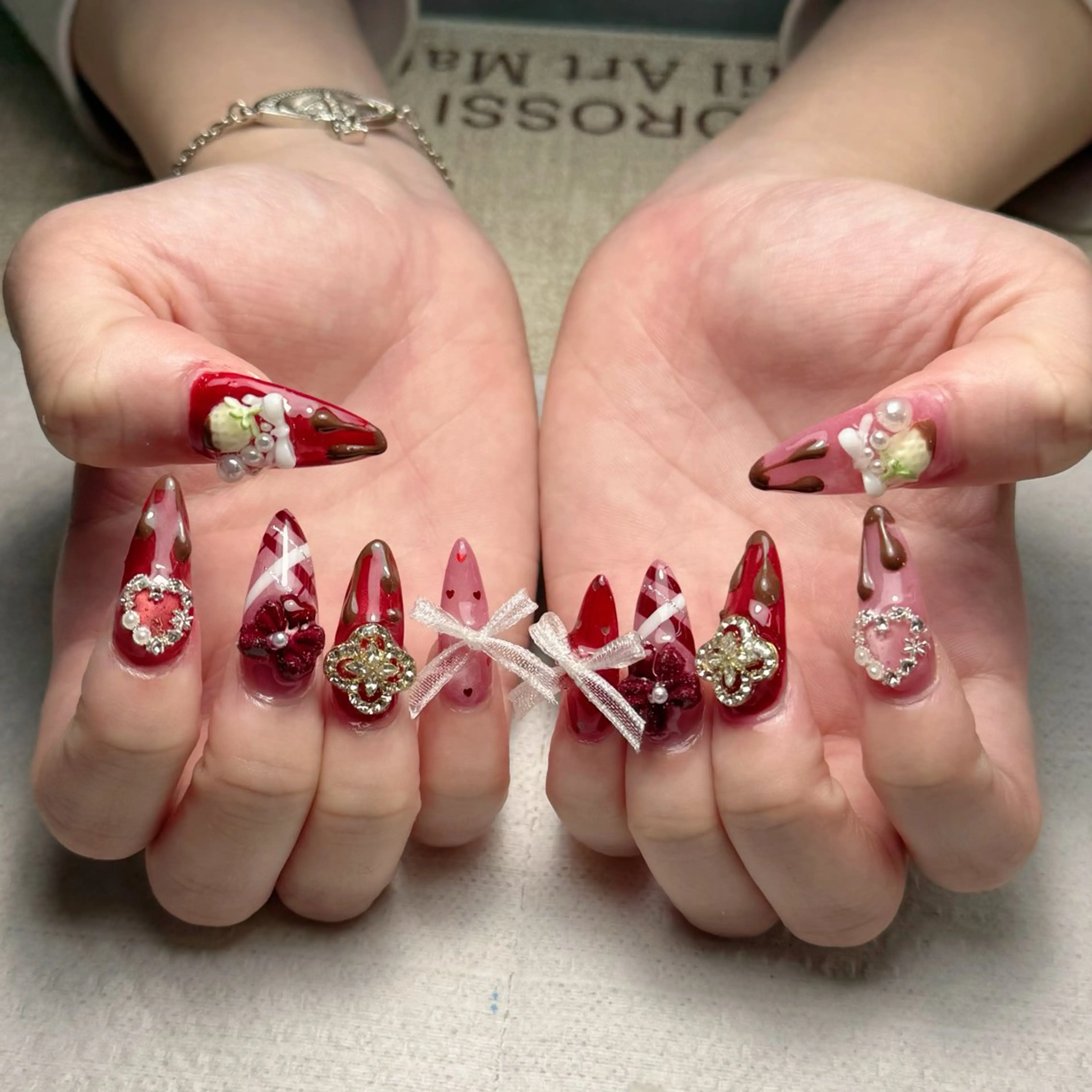 ネイル ハンドネイル ハンドケア いちご chan novaのネイルデザイン