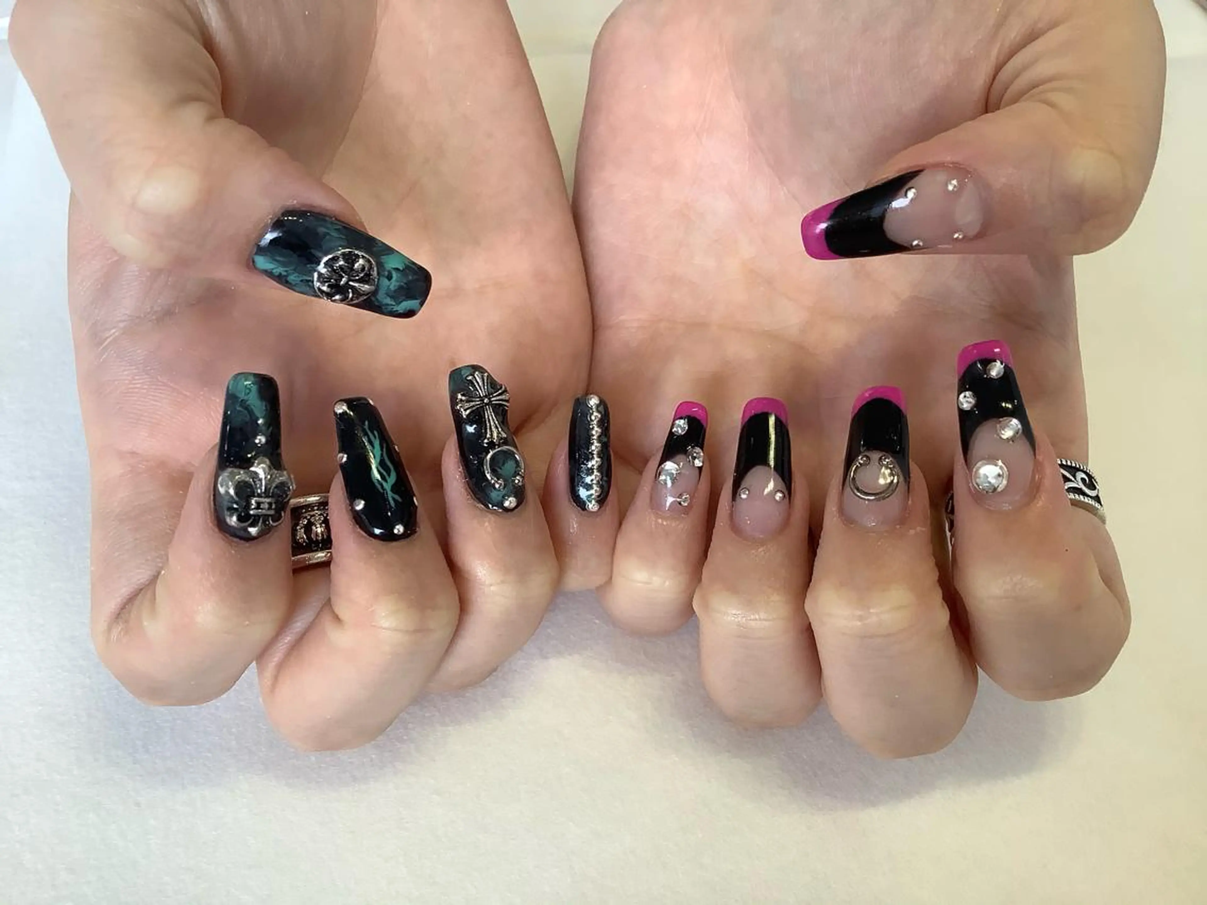 ネイル ハンドネイル 💎🐰 saki. m 🐰💎のネイルデザイン