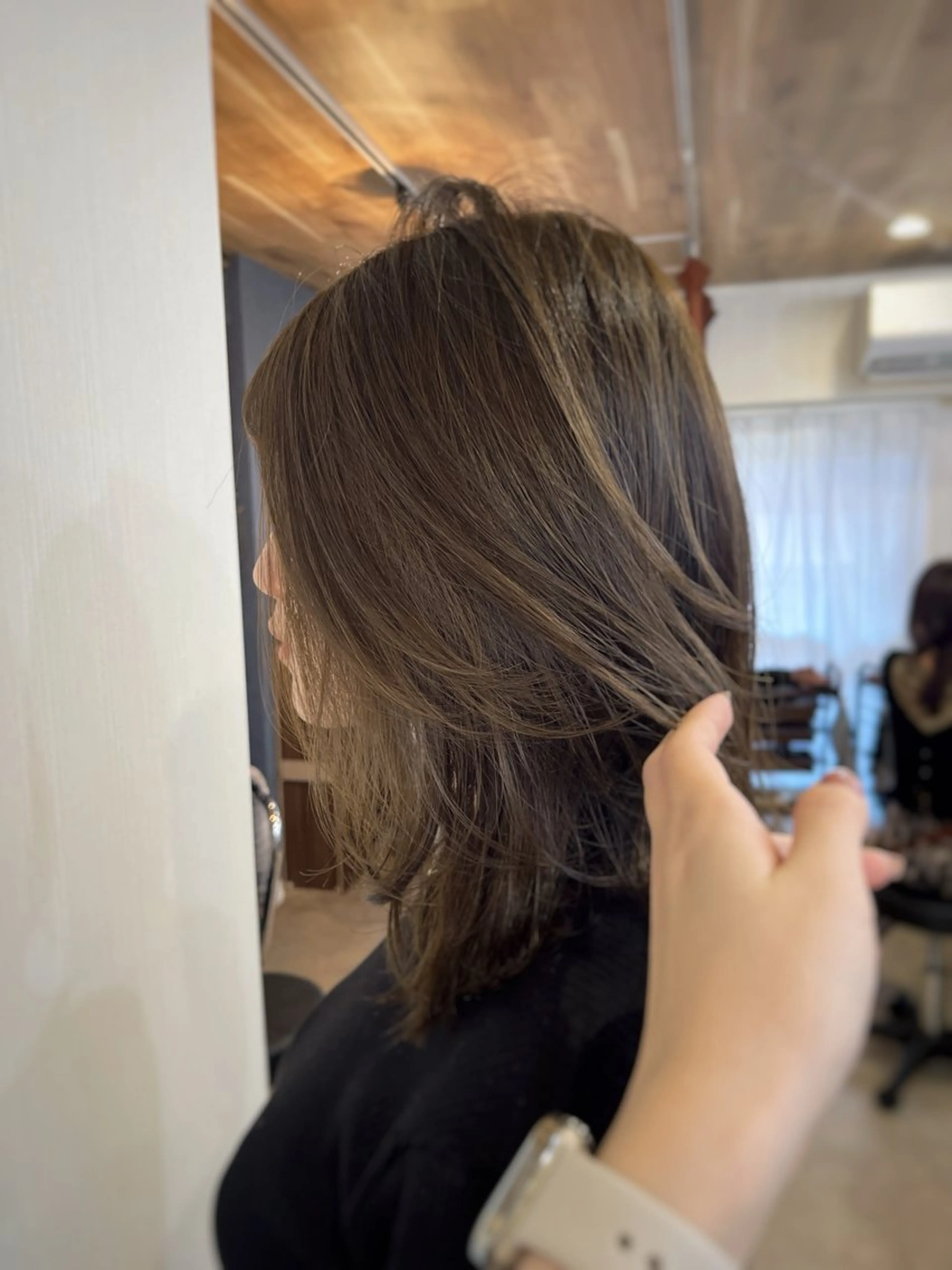 ミディアム カラー 顔周りカット レイヤーカット カット ヘアカラー トリートメント 下石怜子/レイヤー/ 透明感カラーのヘアスタイル