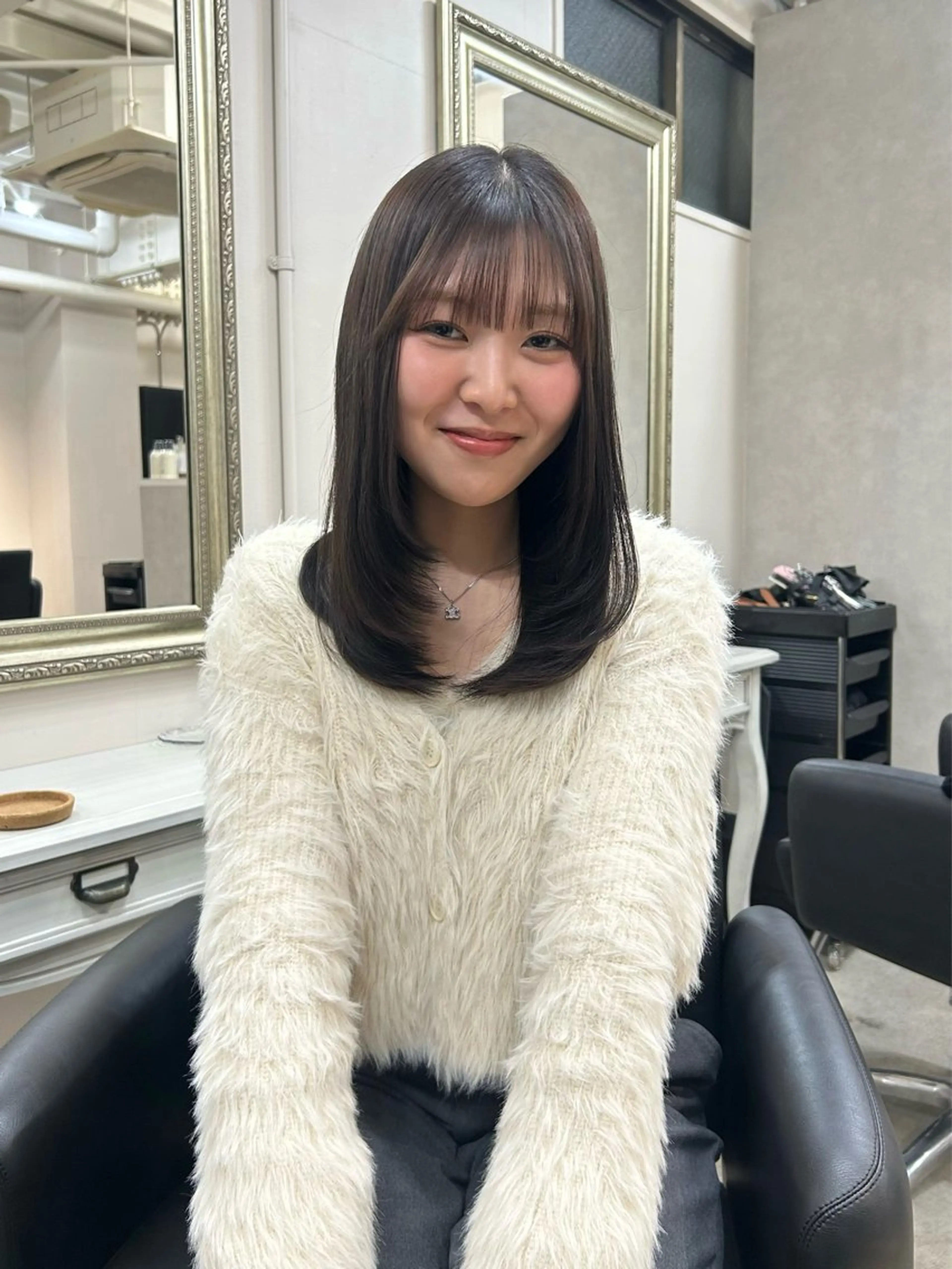 ミディアム レイヤーカット カット ヘアカラー トリートメント えり 堀江/ボブ /透明感/レイヤーのヘアスタイル