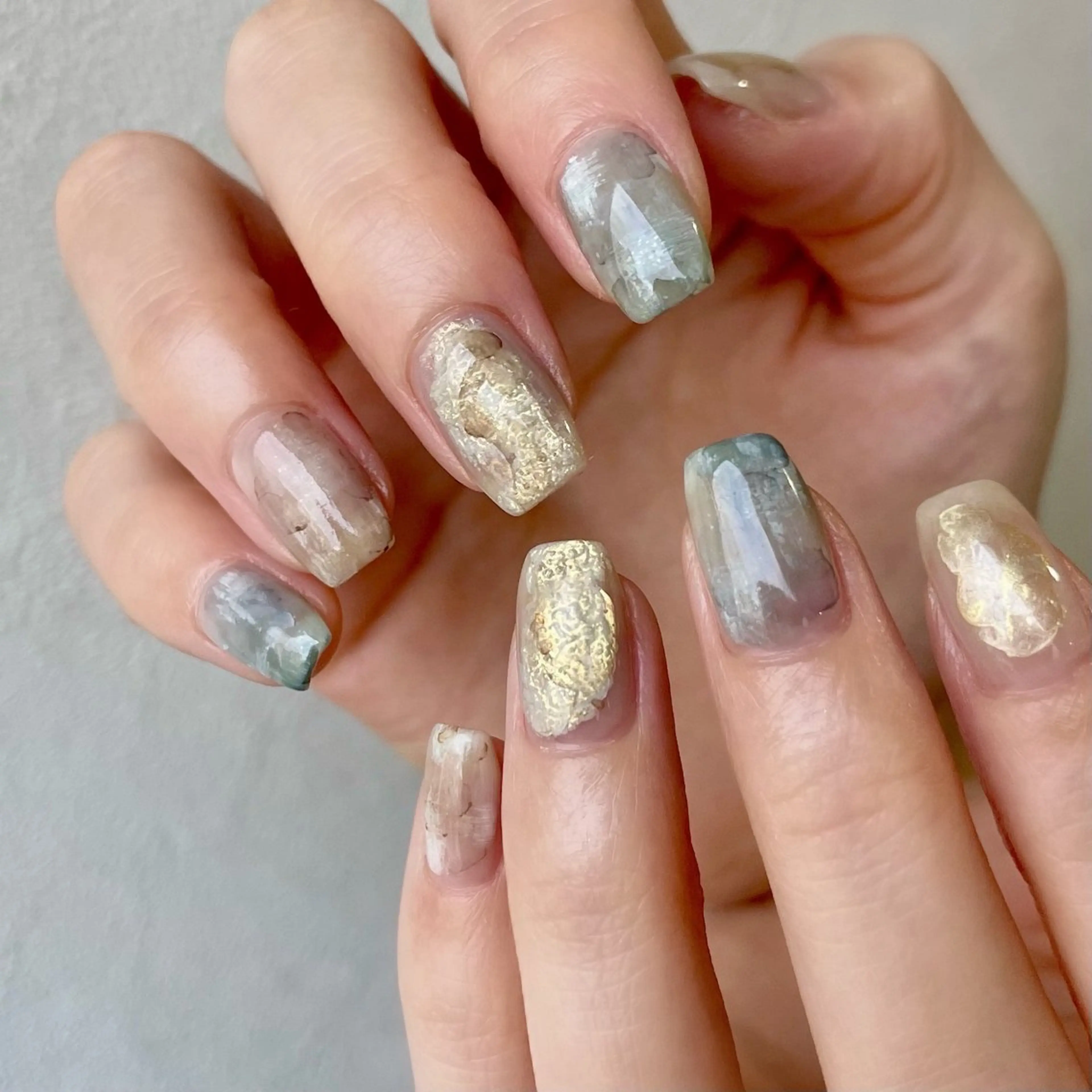 ネイル アートネイル ジェルネイル ゴールド 水色 持ち込み ハンドネイル norme_ akiのネイルデザイン