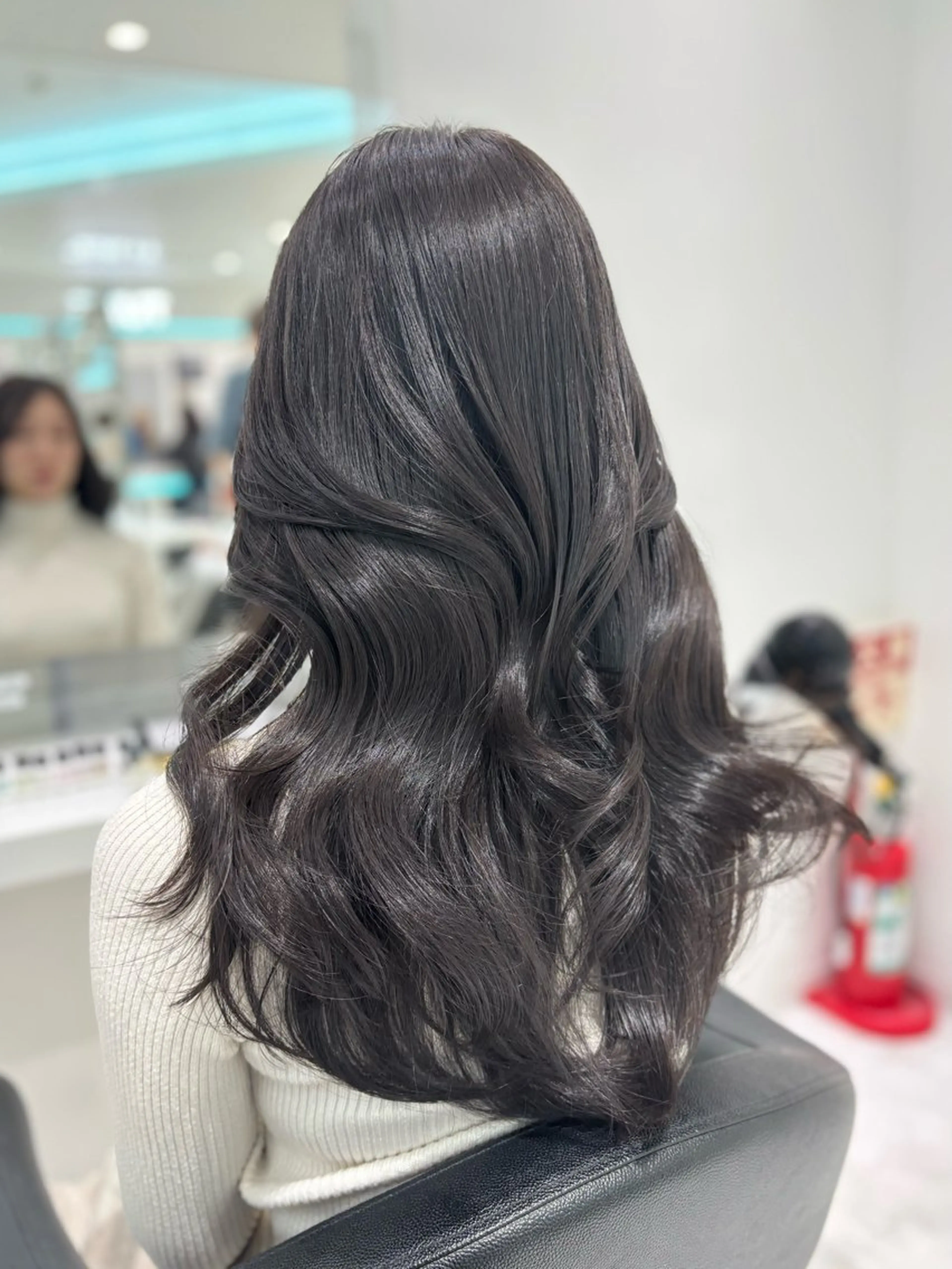 ロング カラー ヘアカラー トリートメント ヘッドスパ ヘアセット 流行りの透明感カラー ×縮毛矯正🤍ユウのヘアスタイル