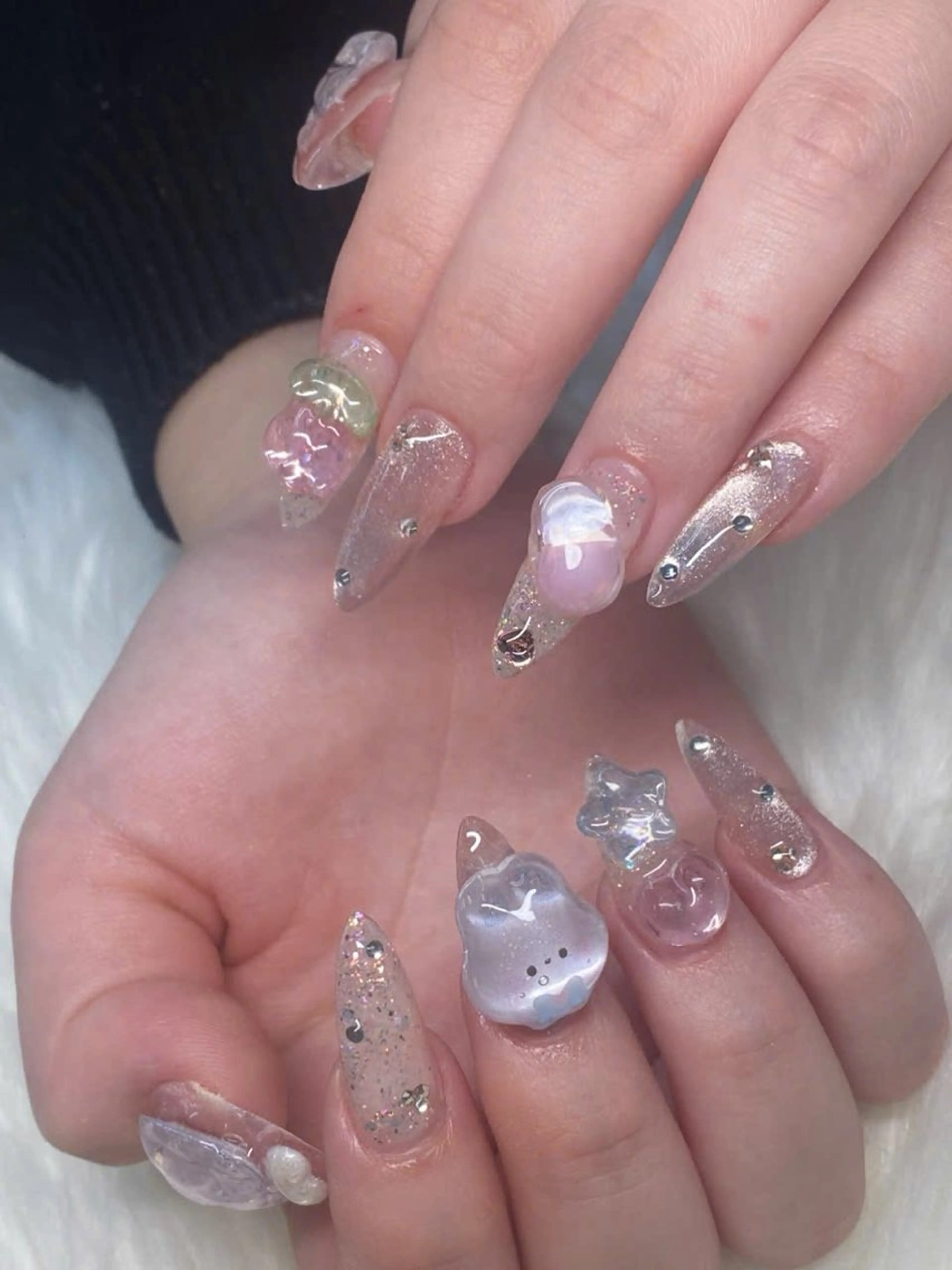 ネイル フレンチネイル グラデーション キラキラネイル 韓国ネイル マグネットネイル ハンドネイル ハンドケア Hara Nail 【パラジェル使用】のネイルデザイン