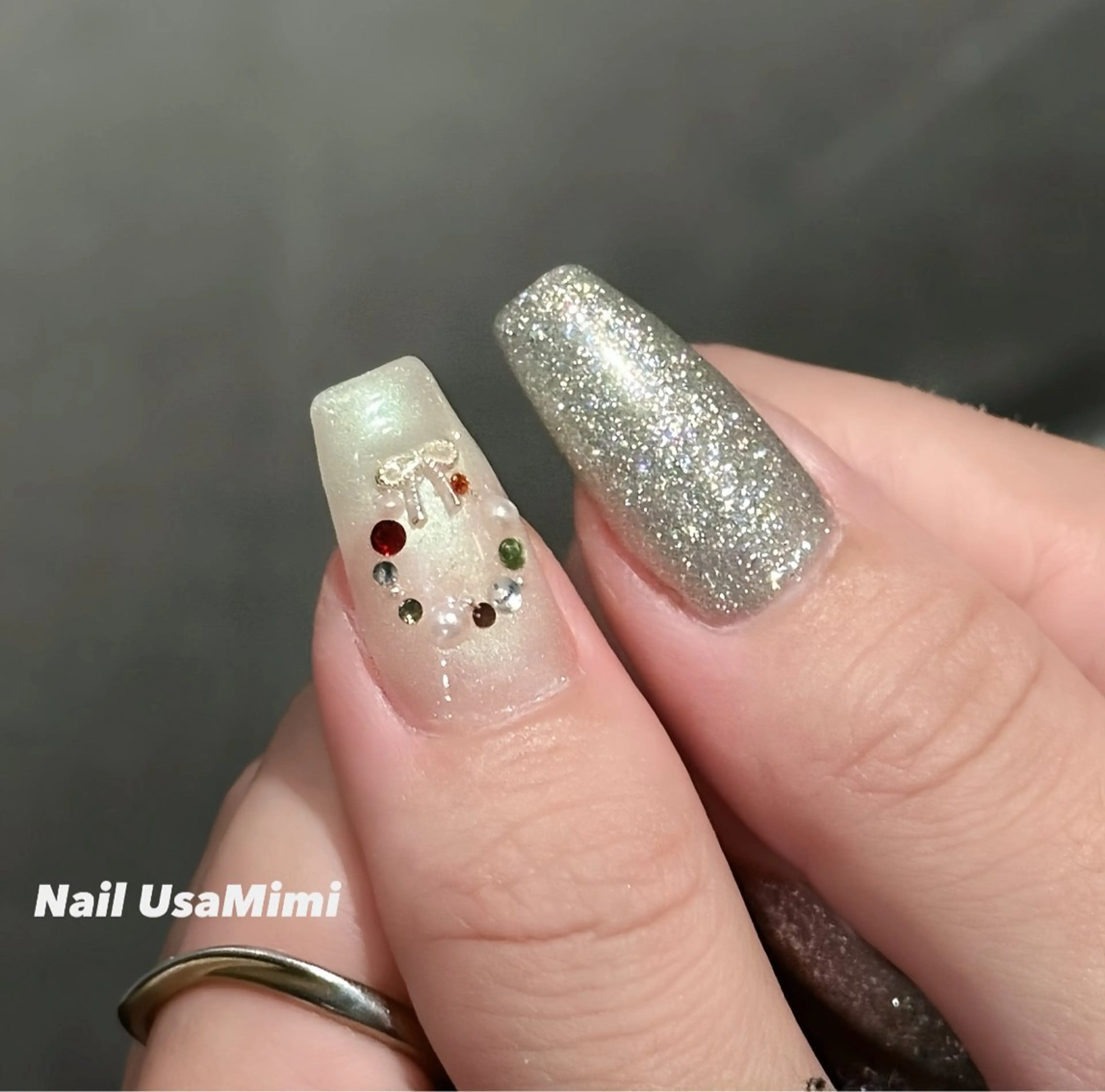 ネイル アートネイル キラキラネイル ストーンネイル ワンホンネイル 冬ネイル ハンドネイル 本町ネイルNail UsaMimiのネイルデザイン