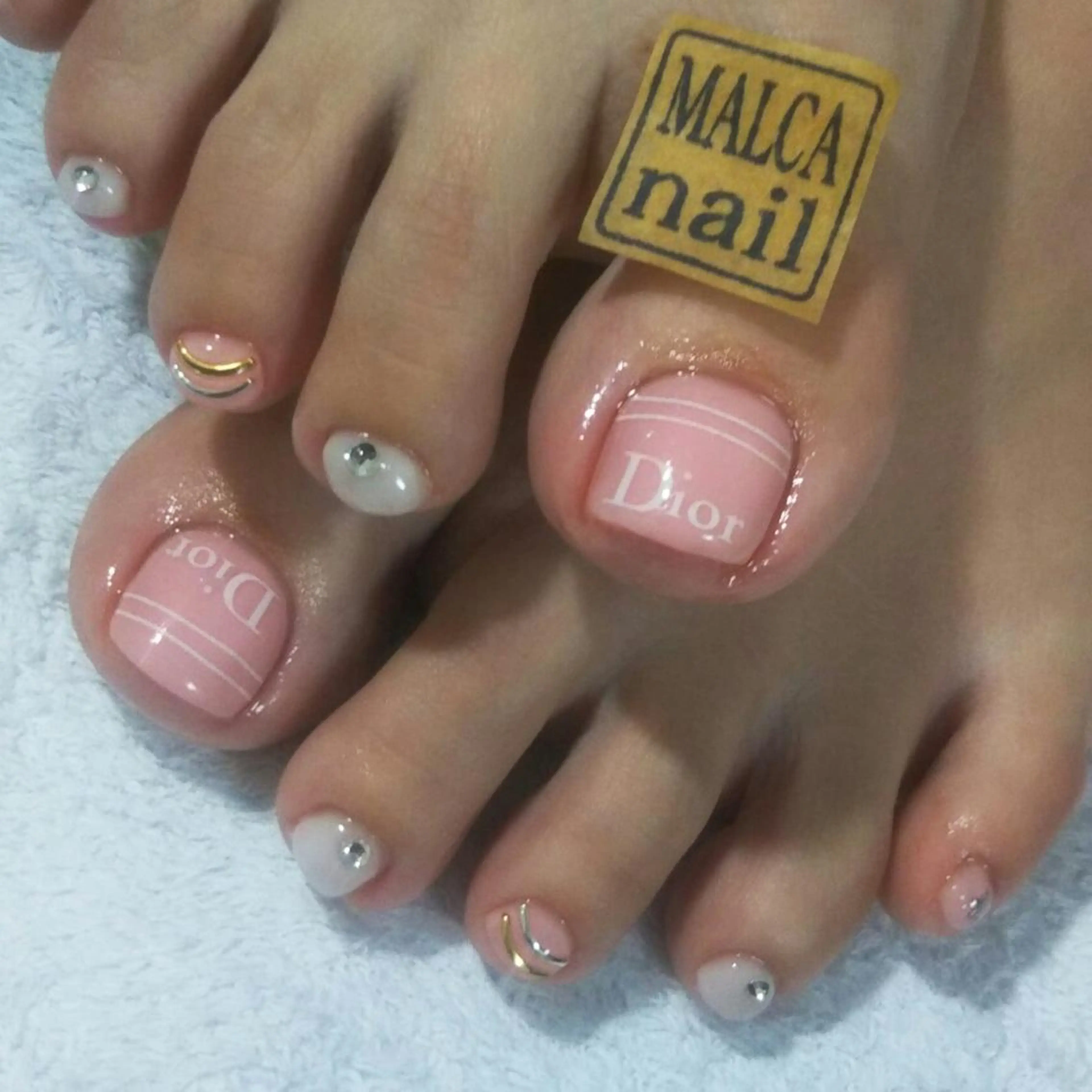 ヘアアレンジ パーマ ネイル キッズ マツエク・マツパ MALCAnail(マルカネイル)所属・荒木 莉奈のネイルデザイン