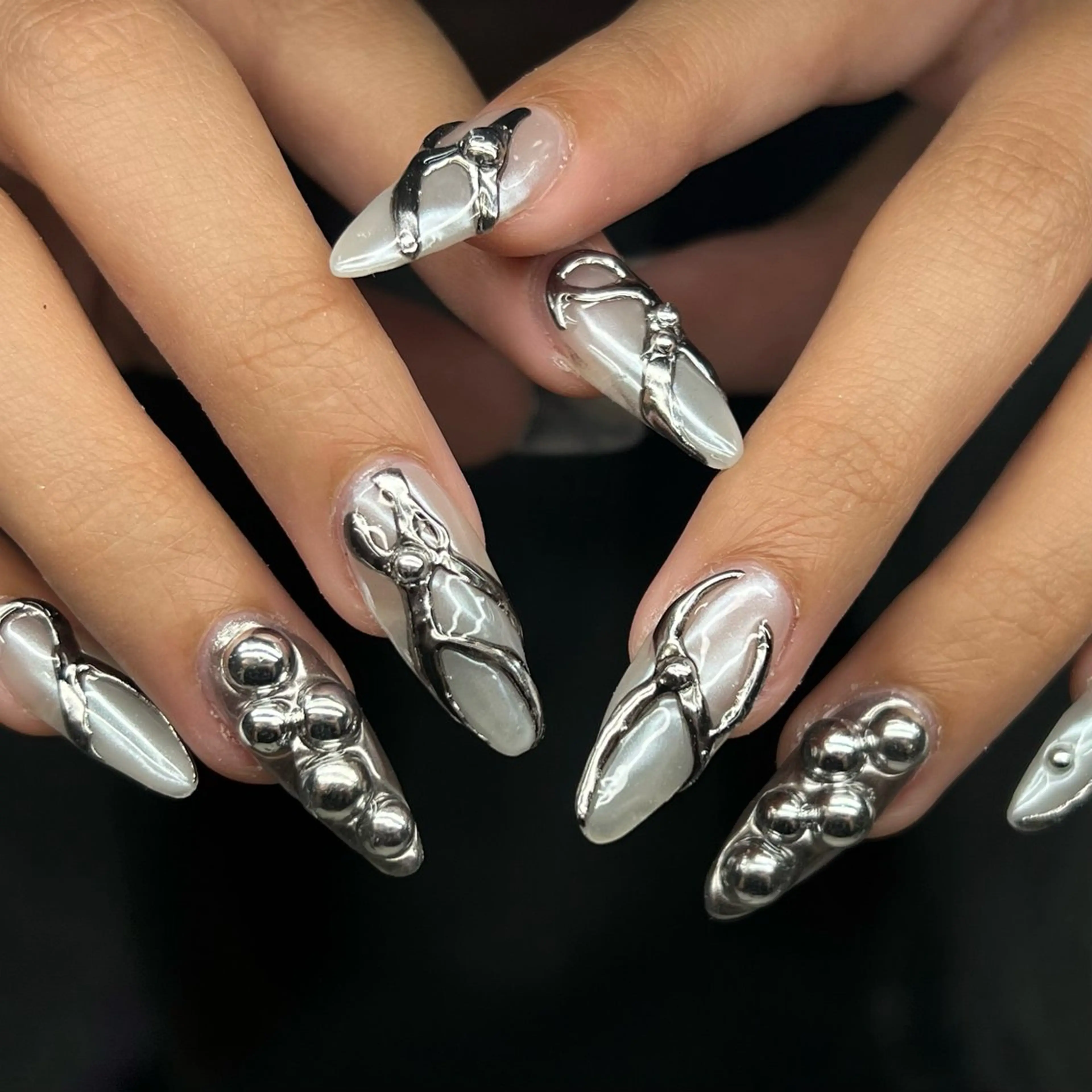 ネイル ⁸ᵃᵖᵖʸ🐝⋆゜ MöEのネイルデザイン