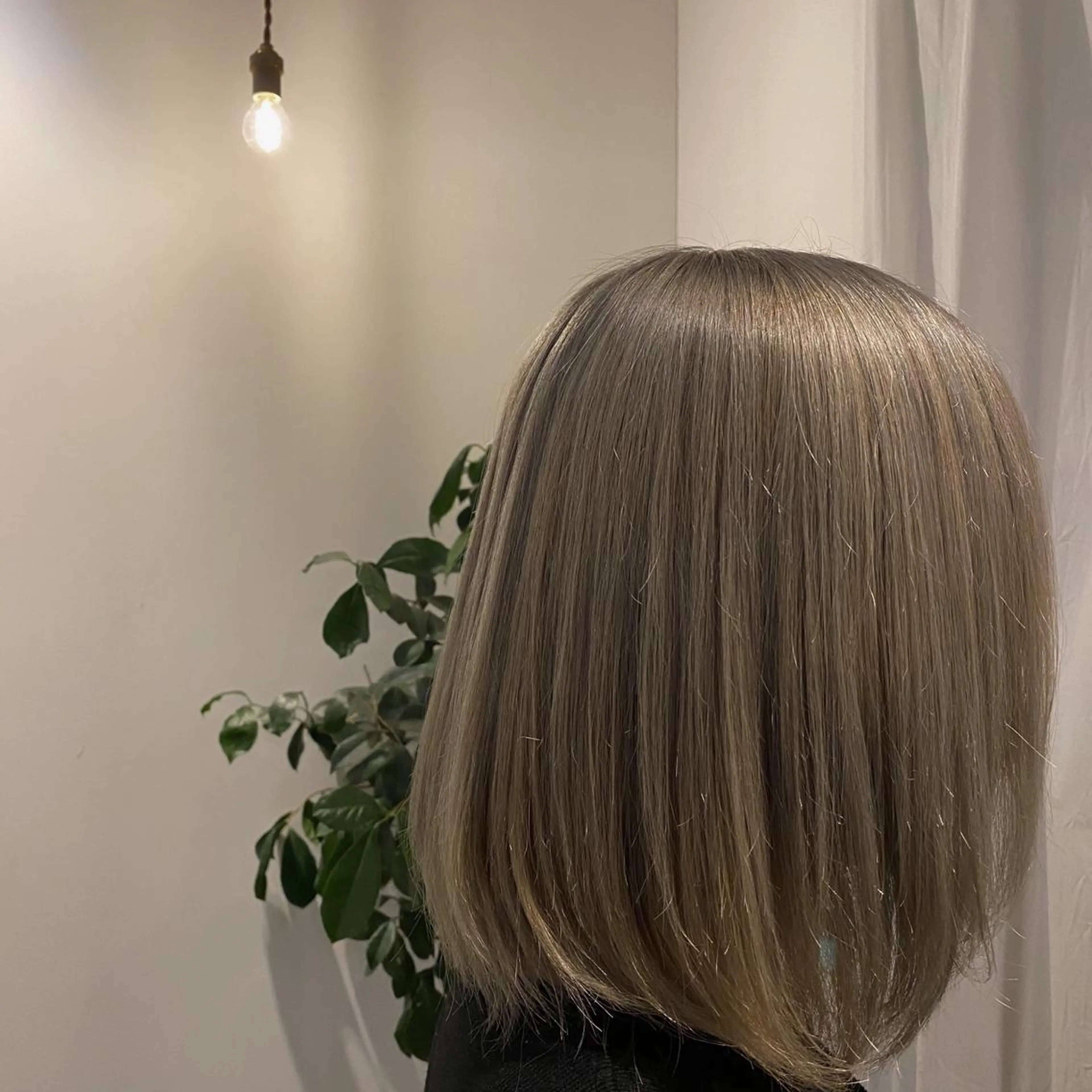 ミディアム カラー ベージュカラー ブリーチ 透明感カラー ミルクティーベージュ Ryo リョウのヘアスタイル