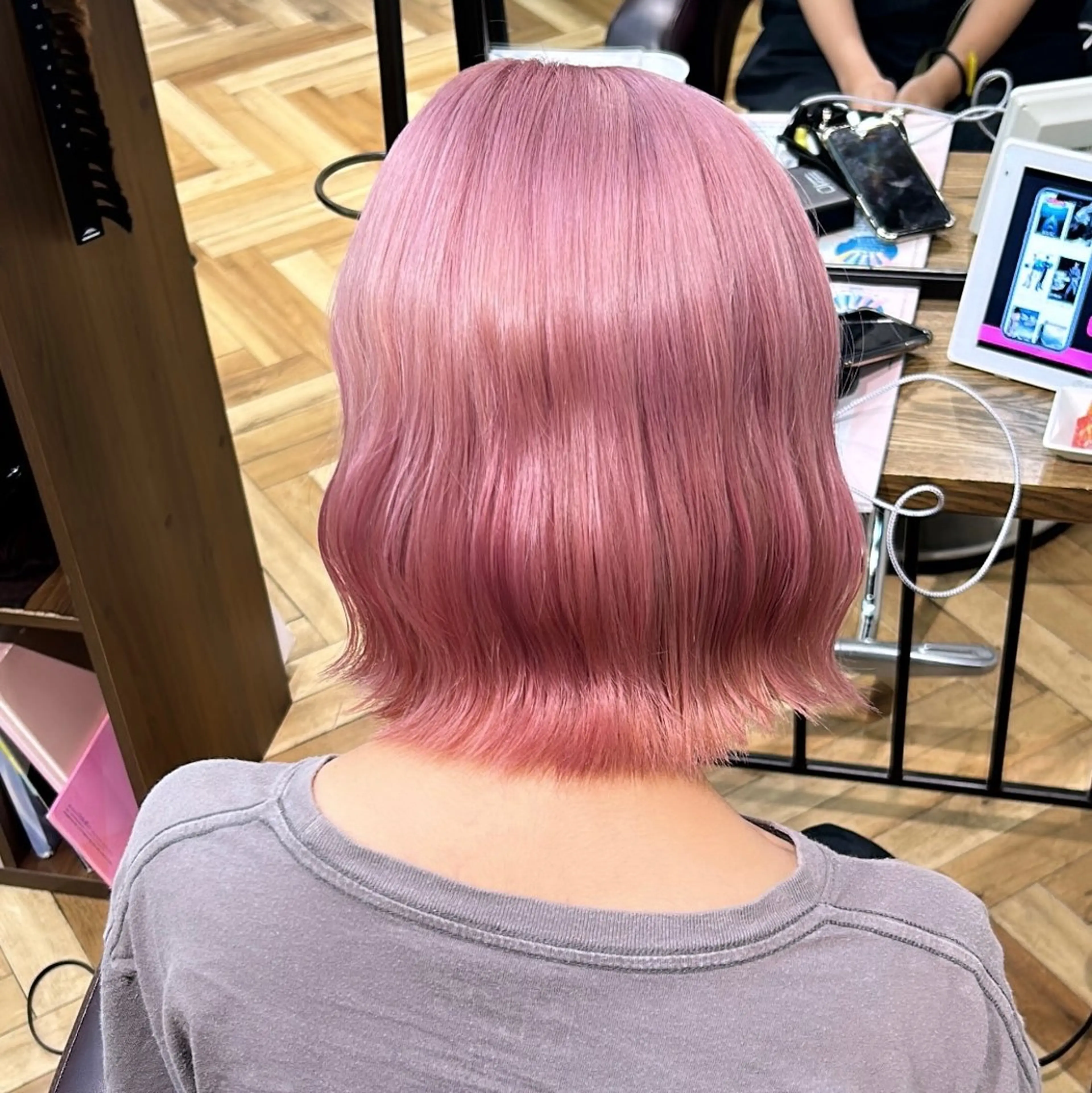 ミディアム カラー ブリーチ カット ヘアカラー デザインカラー 🥨HAZUKiのヘアスタイル