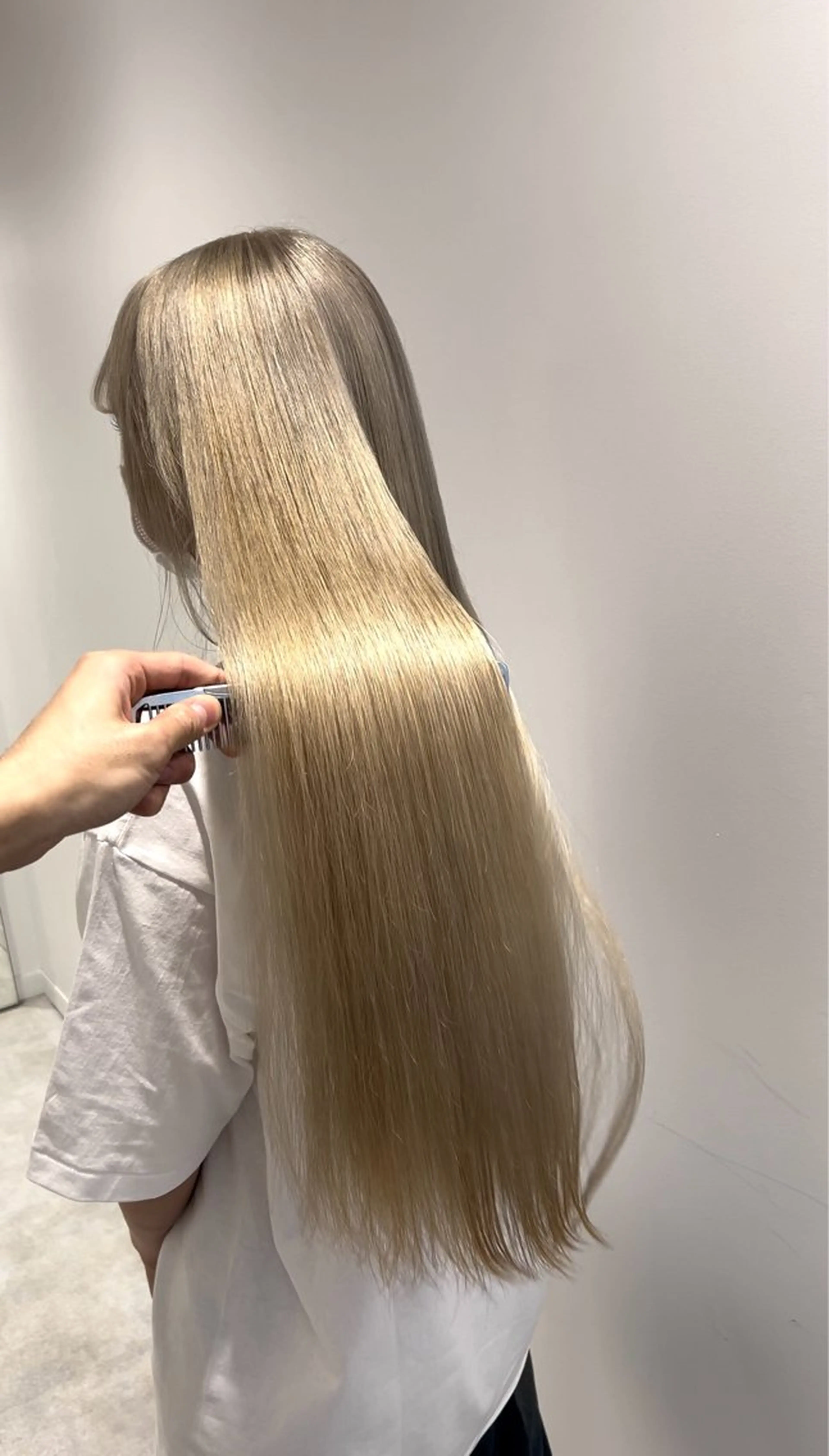 ロング カラー ベージュカラー ミルクティーベージュ ヘアカラー トリートメント 透明感ハイトーン特化 /ケアブリーチ/莉駒のヘアスタイル