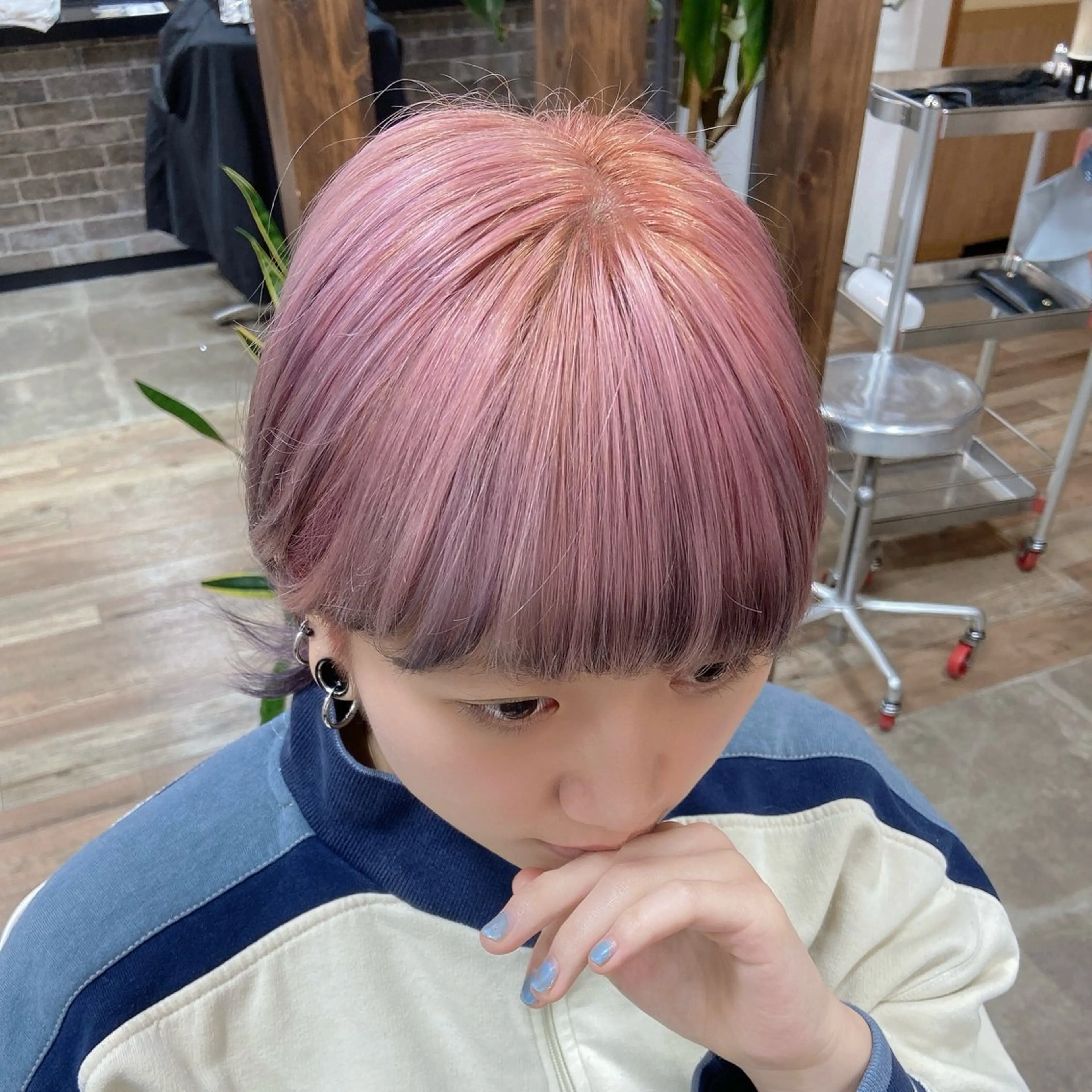 ショート カラー ヘアアレンジ ブリーチ ハイトーンカラー ヘアカラー トリートメント イツキ🌕デザインカ ラー🥨髪質改善🫧のヘアスタイル