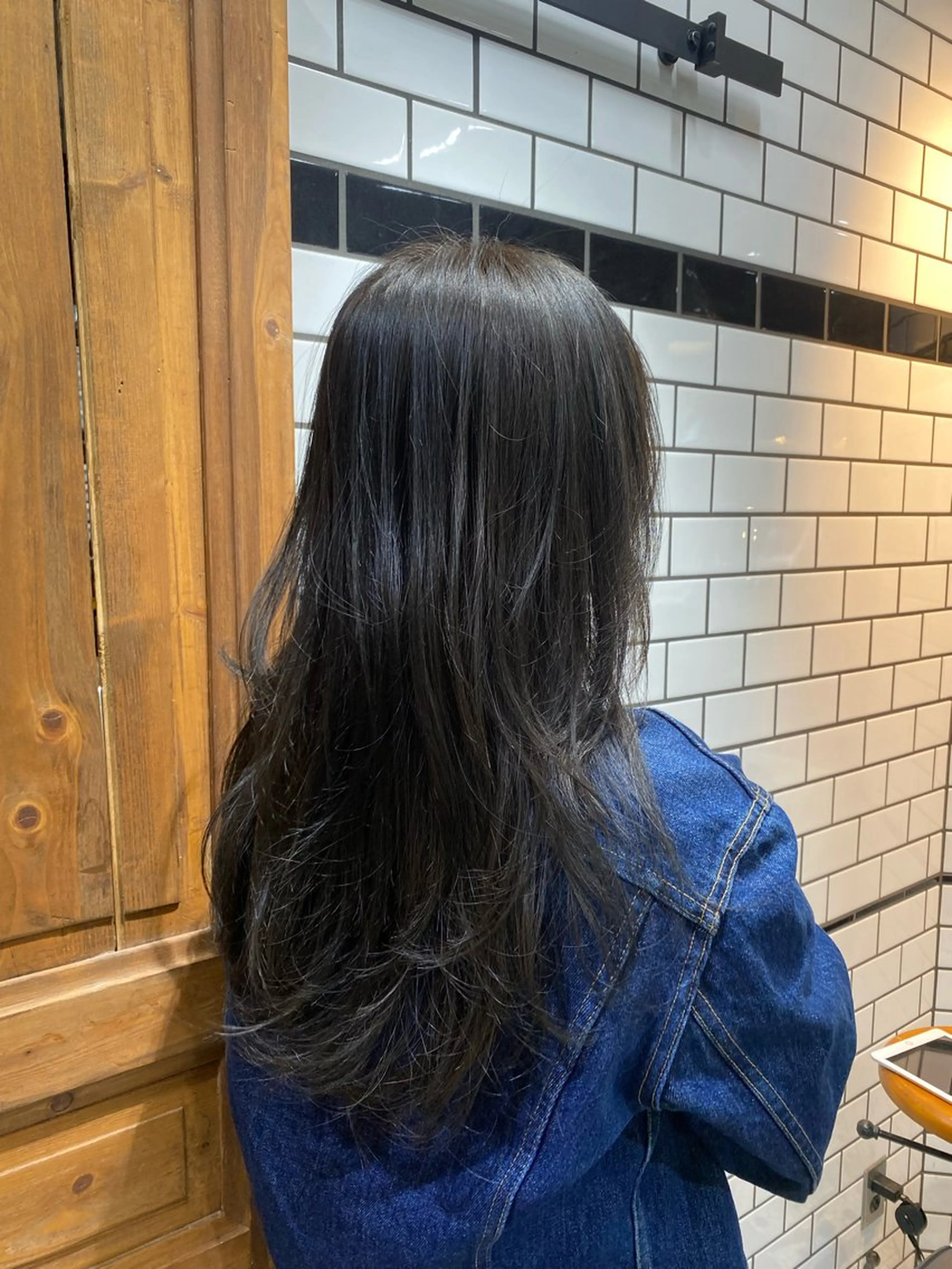 ロング カラー アッシュ オリーブカラー ヘアカラー Hikari .のヘアスタイル