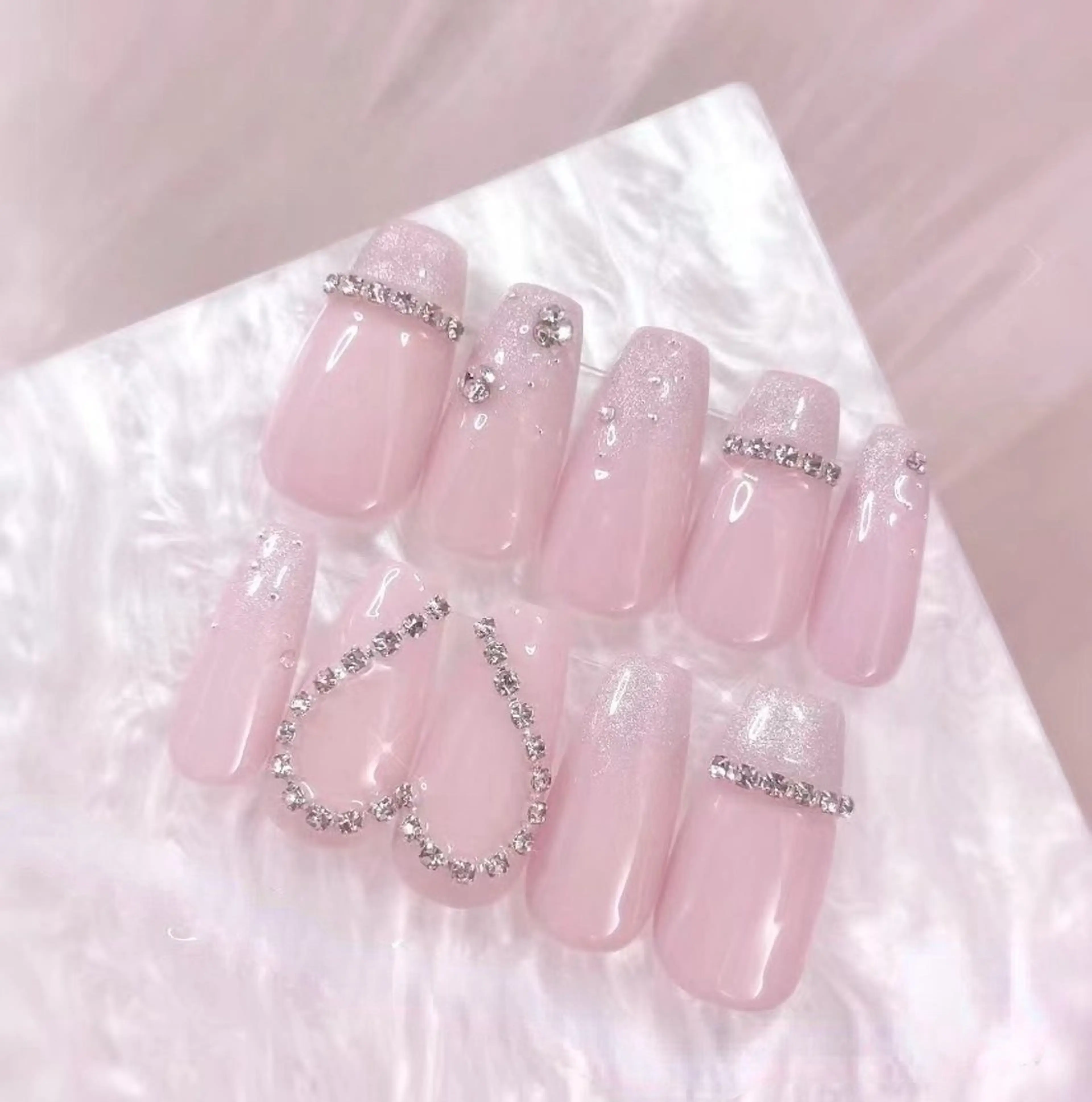 ネイル pink ladyサロン所属・べ にのネイルデザイン