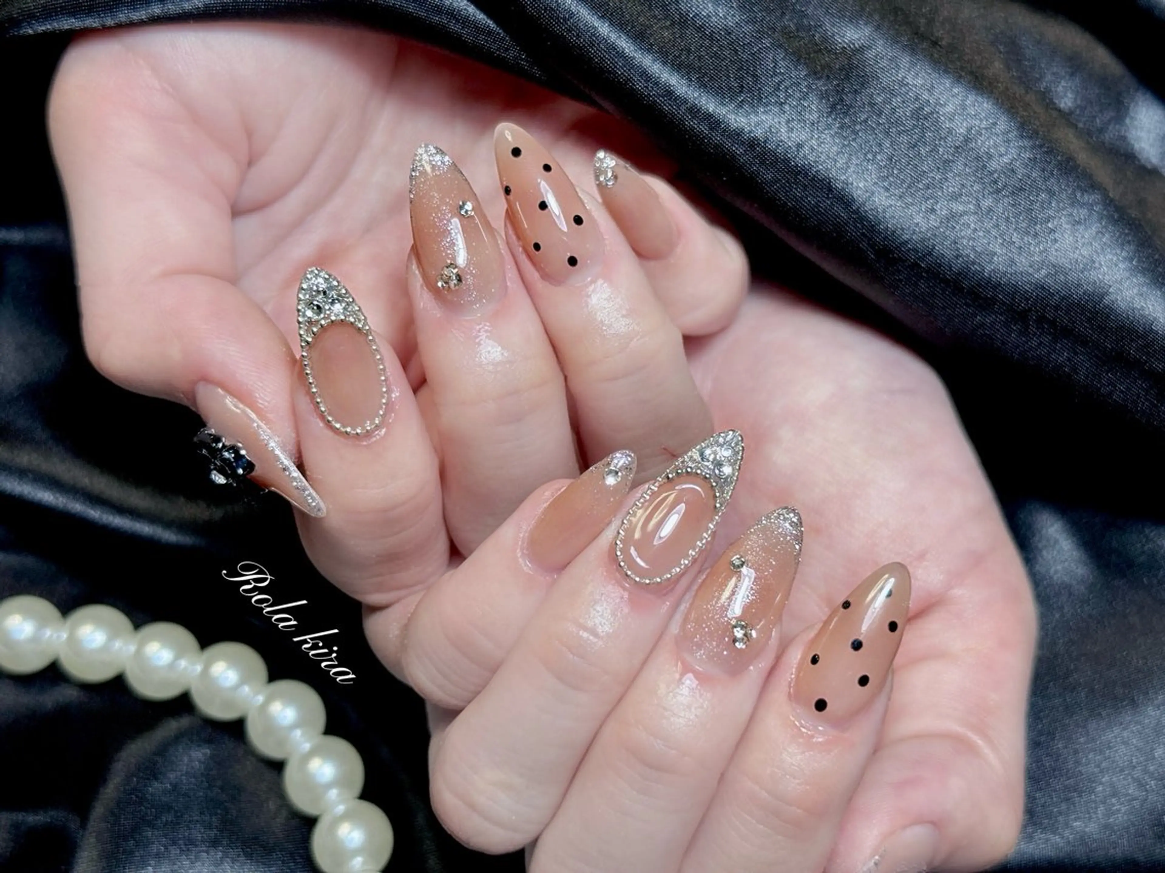 ネイル フレンチネイル ジェルネイル ガラスフレンチ キラキラネイル 韓国ネイル ハンドネイル Rola kira nail salon所属・Rola kira 麗のネイルデザイン