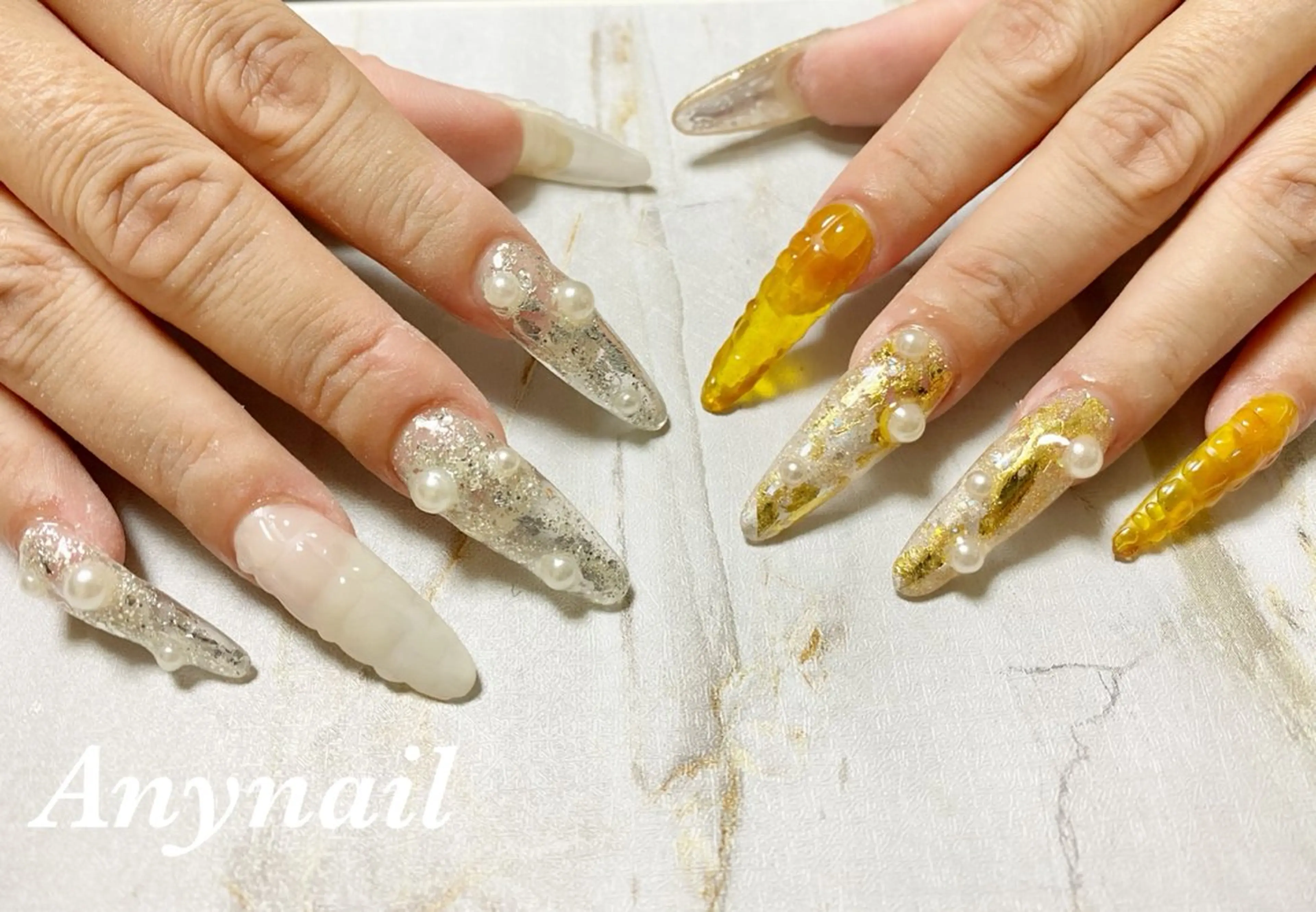 ネイル アニマル柄 ブルー 成人式 ゴールド キラキラネイル ハンドネイル 岩澤 恵子のネイルデザイン