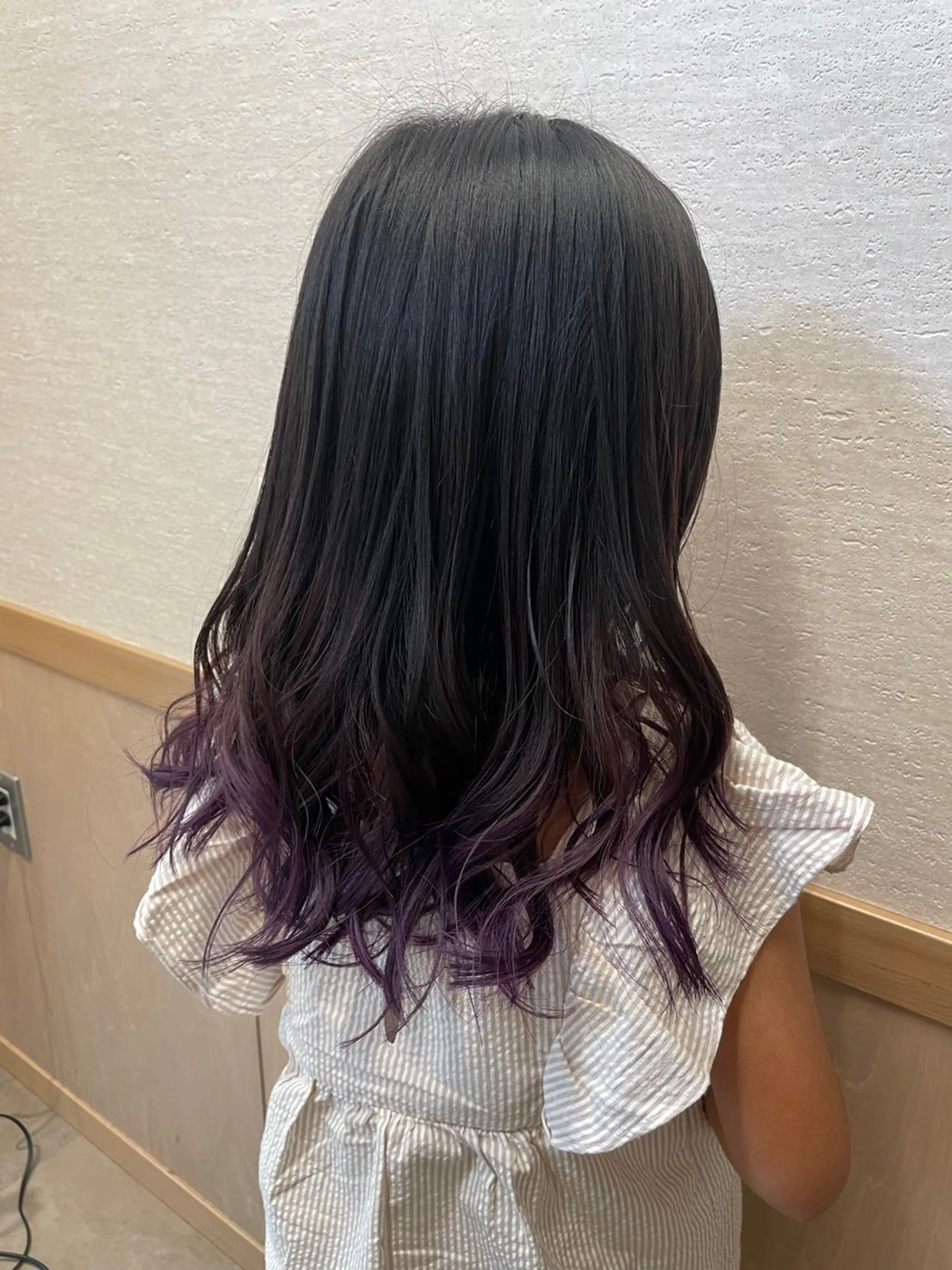 カラー キッズ カット ヘアカラー 髪の家 tiki所属・髪の家 tikiのヘアスタイル