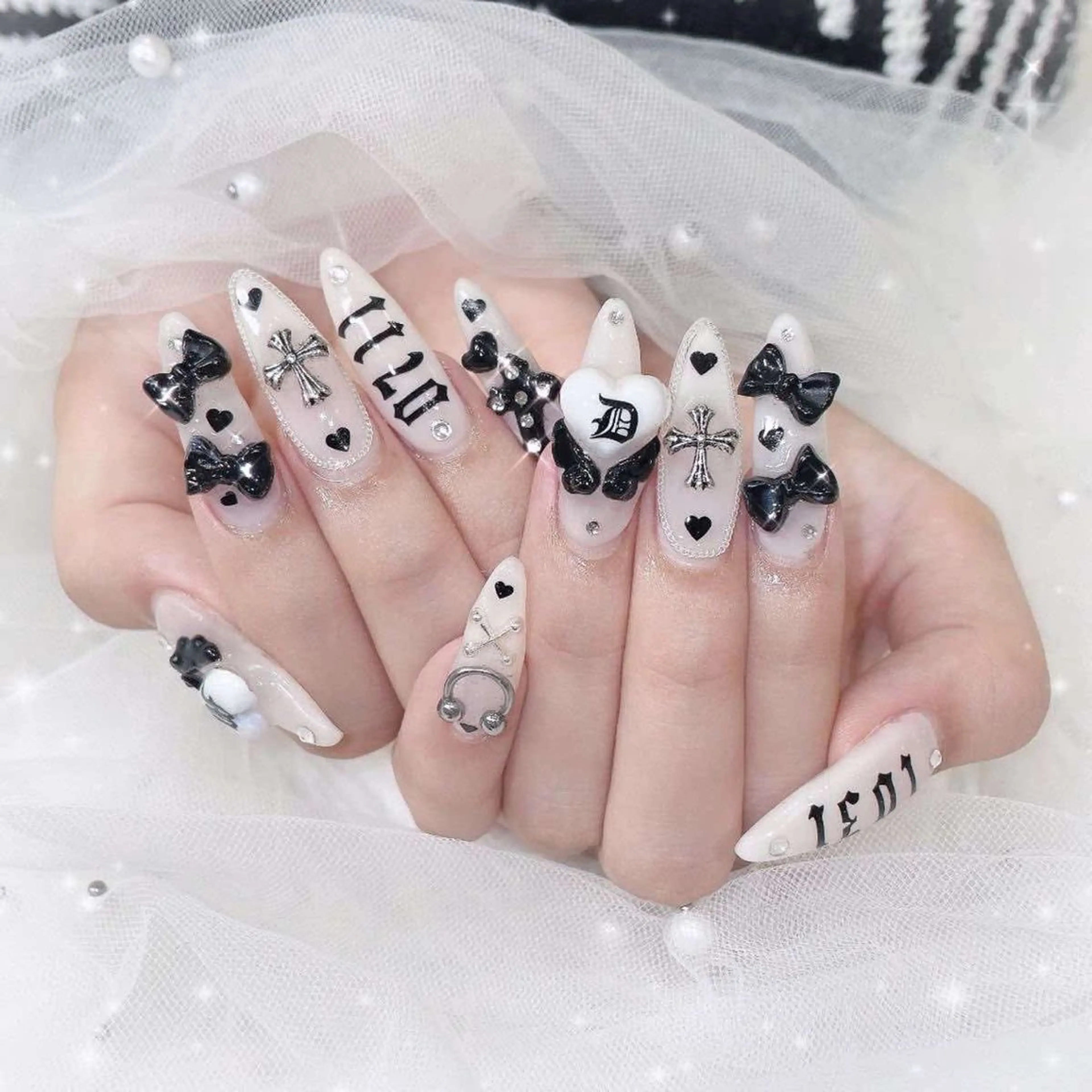 ネイル オーロラネイル チークネイル 長さ出し フットネイル フレンチネイル ハンドネイル Lee Ainのネイルデザイン