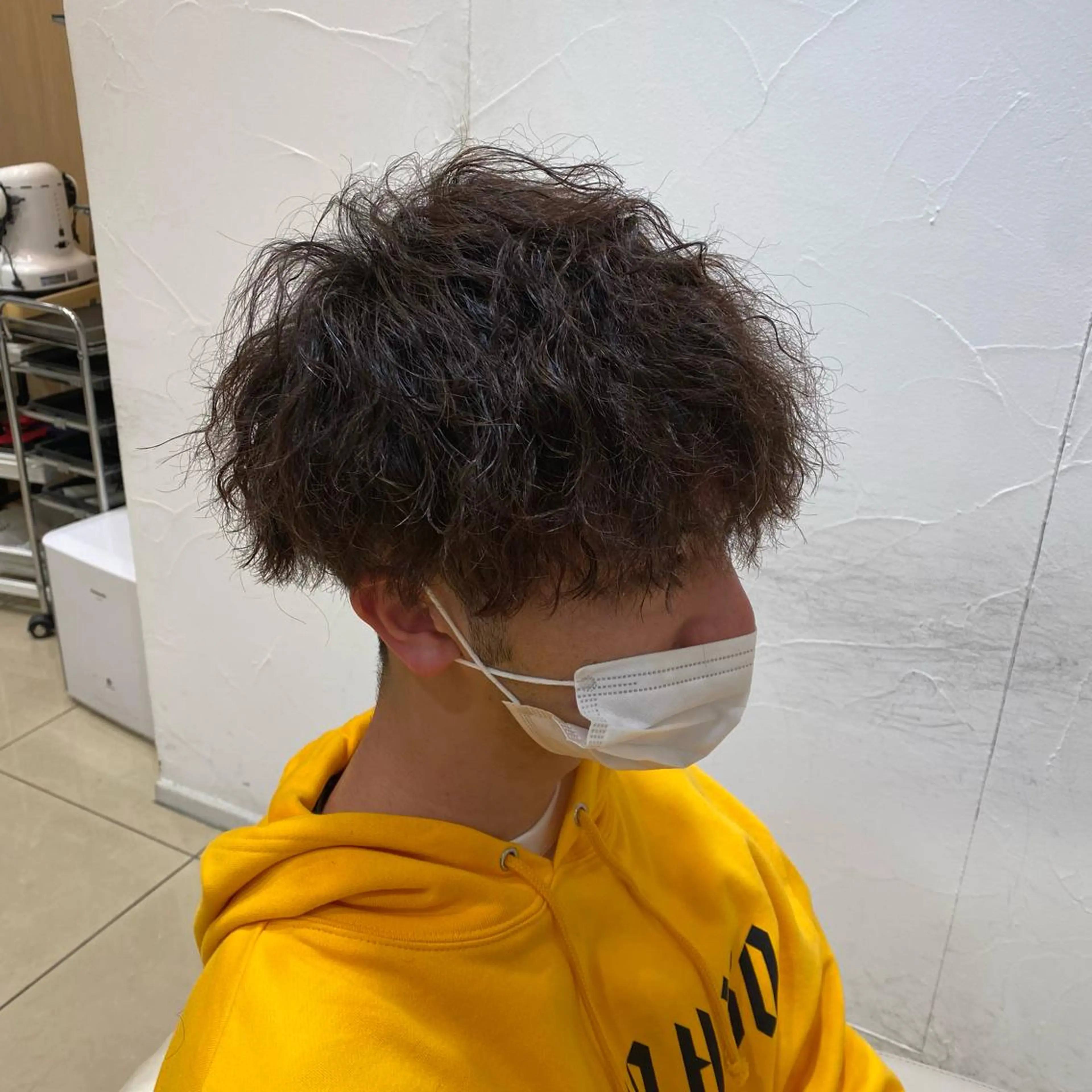 ミディアム パーマ メンズ カット パーマ メンズ特化型美容師 栗山勇人のヘアスタイル