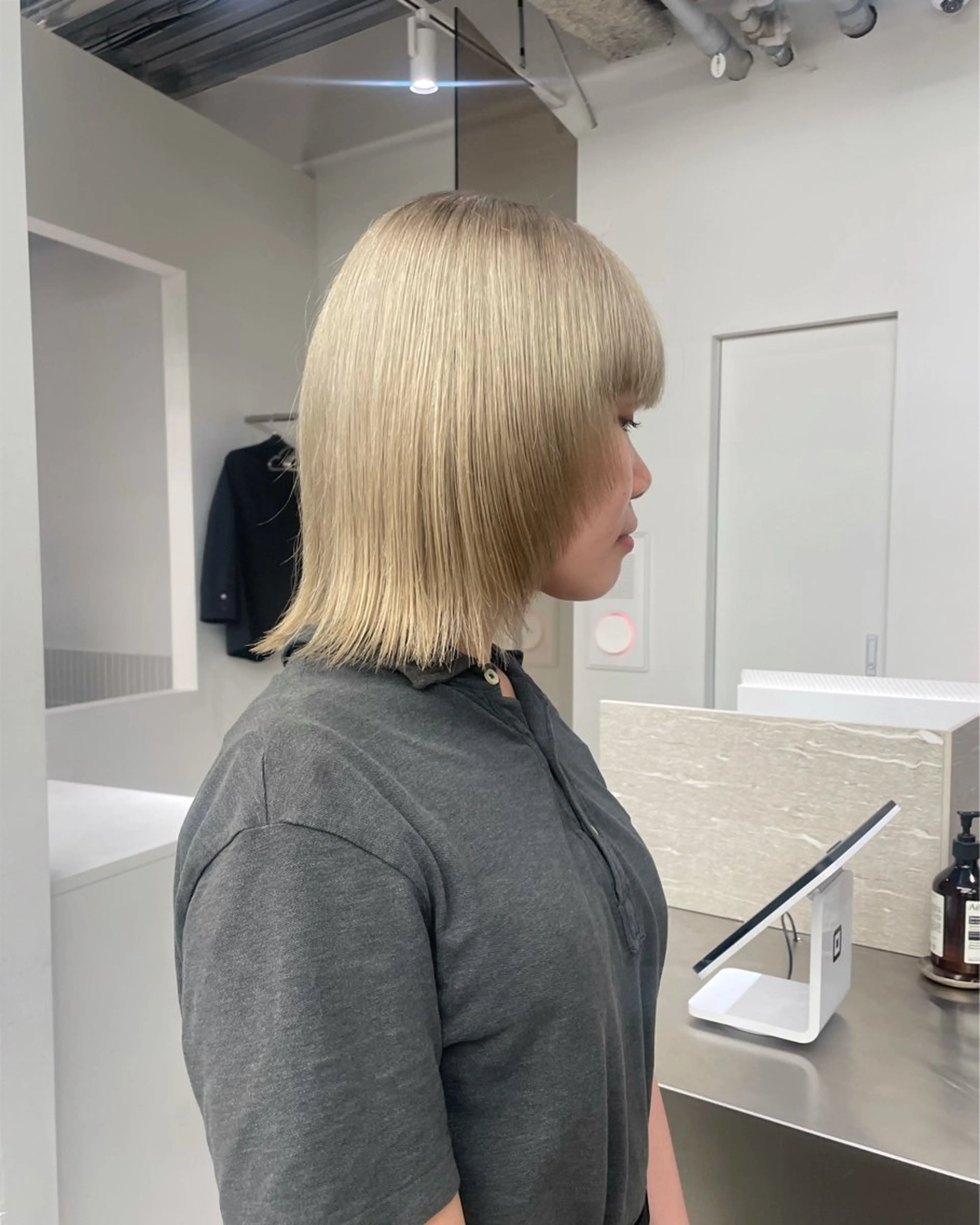 ショート カラー ブリーチ stén/kana /中明度カラーのヘアスタイル