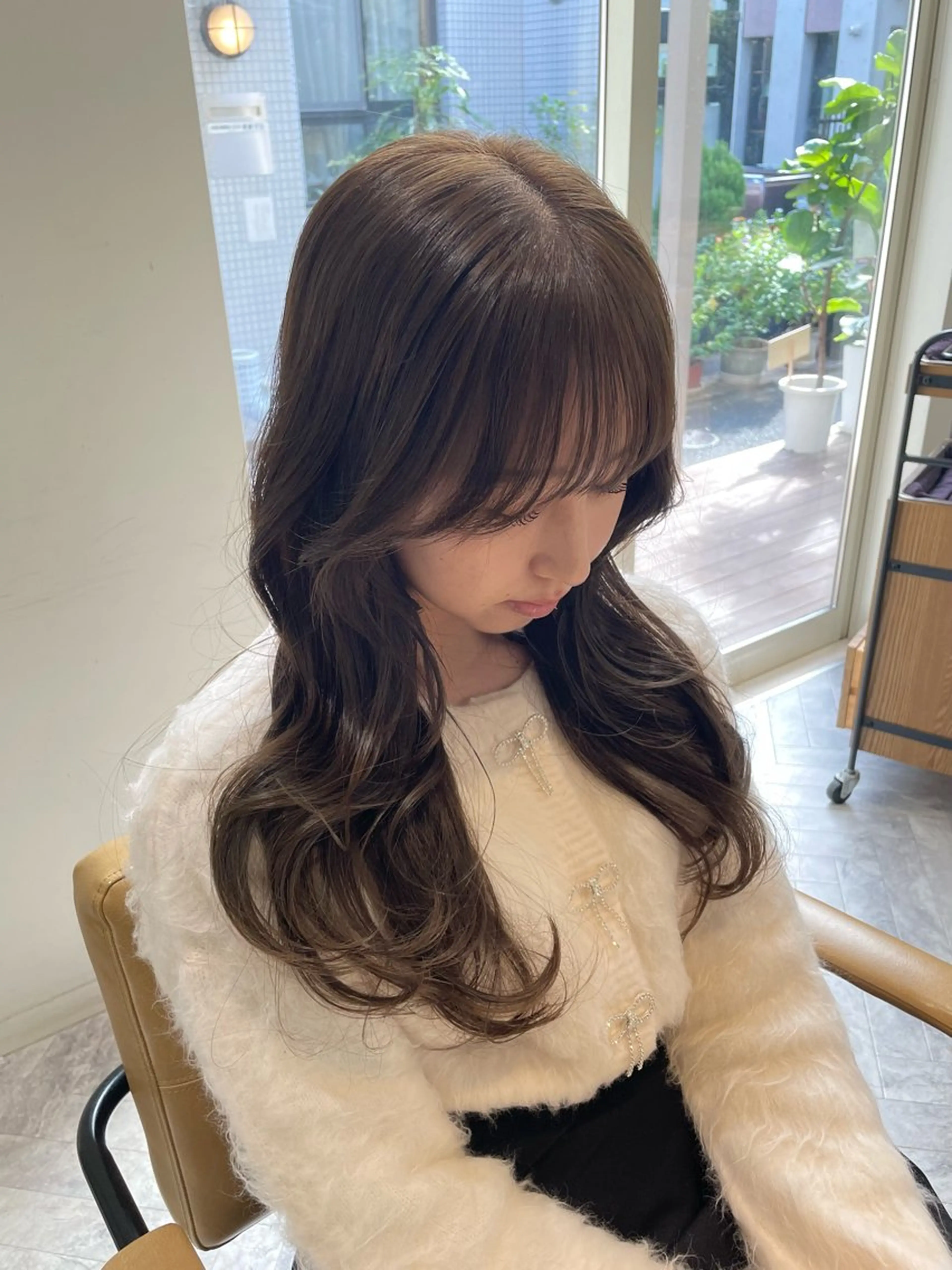 ロング カラー ミルクティー× グレージュMOMOのヘアスタイル