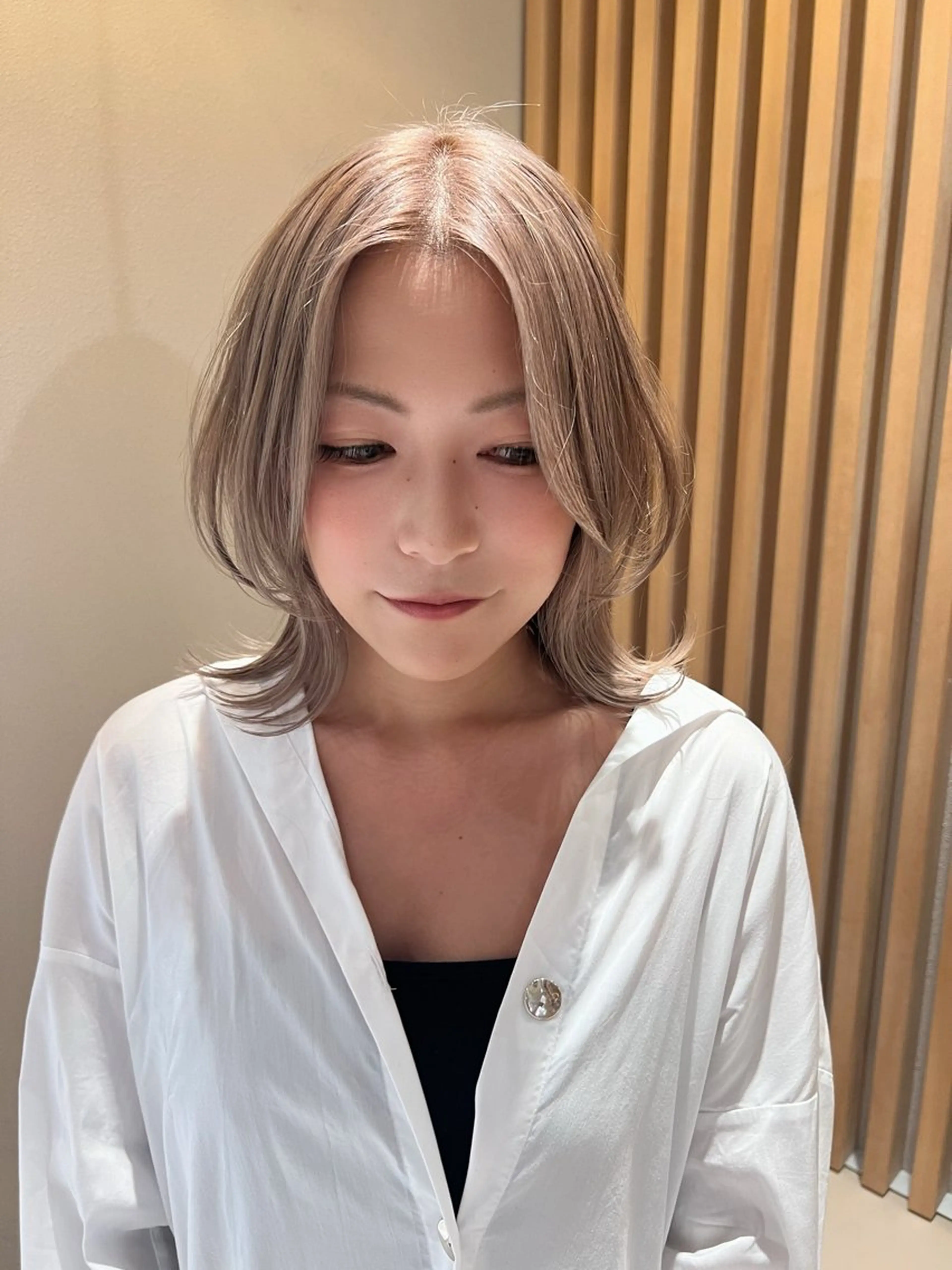 ミディアム カラー ヘアカラー トリートメント レイヤー/韓国 ハイトーン興津史弥のヘアスタイル