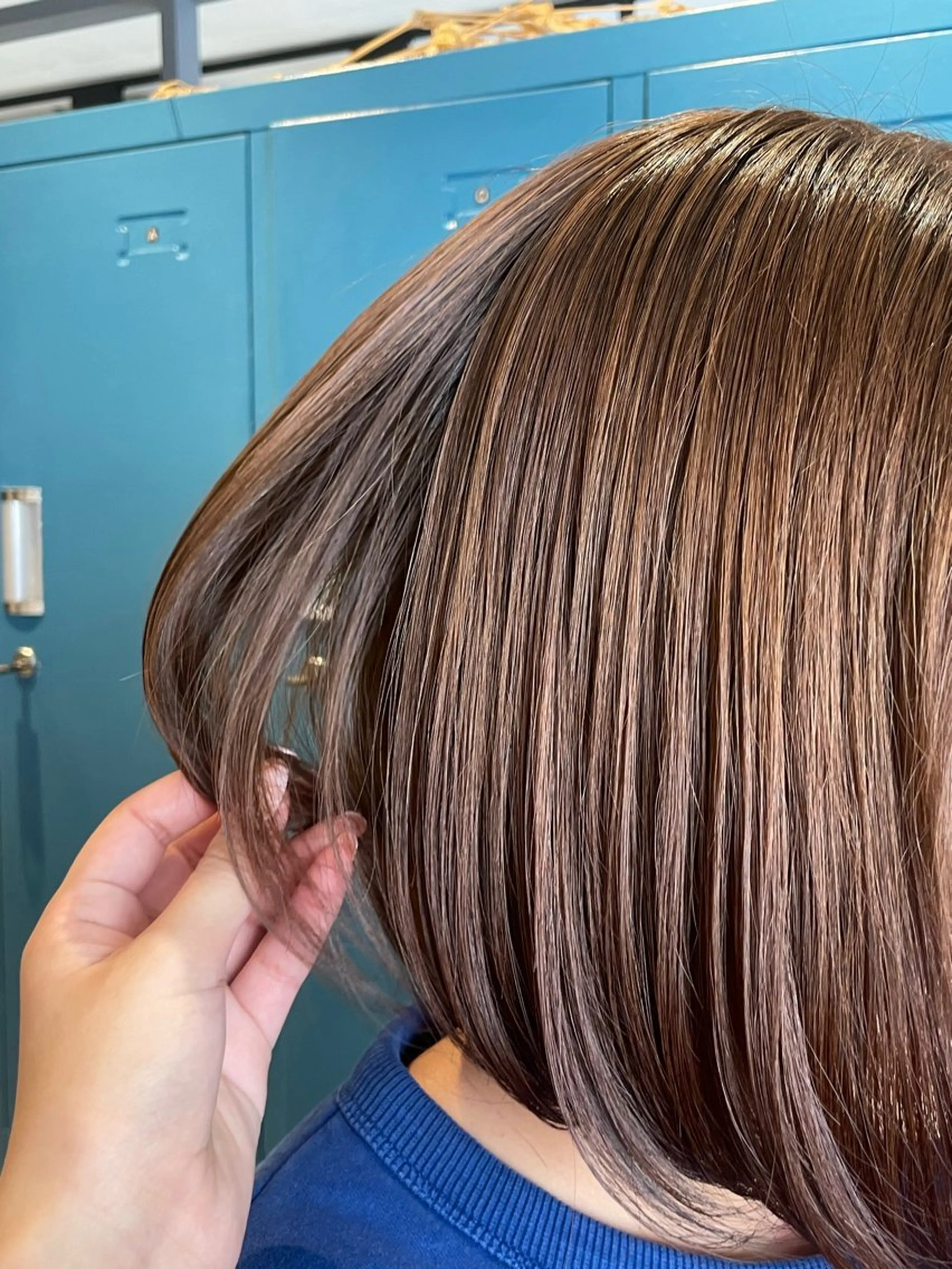 ショート カラー ベージュカラー ブリーチ ミルクティーベージュ ブリーチなしカラー 吉村 芽咲のヘアスタイル