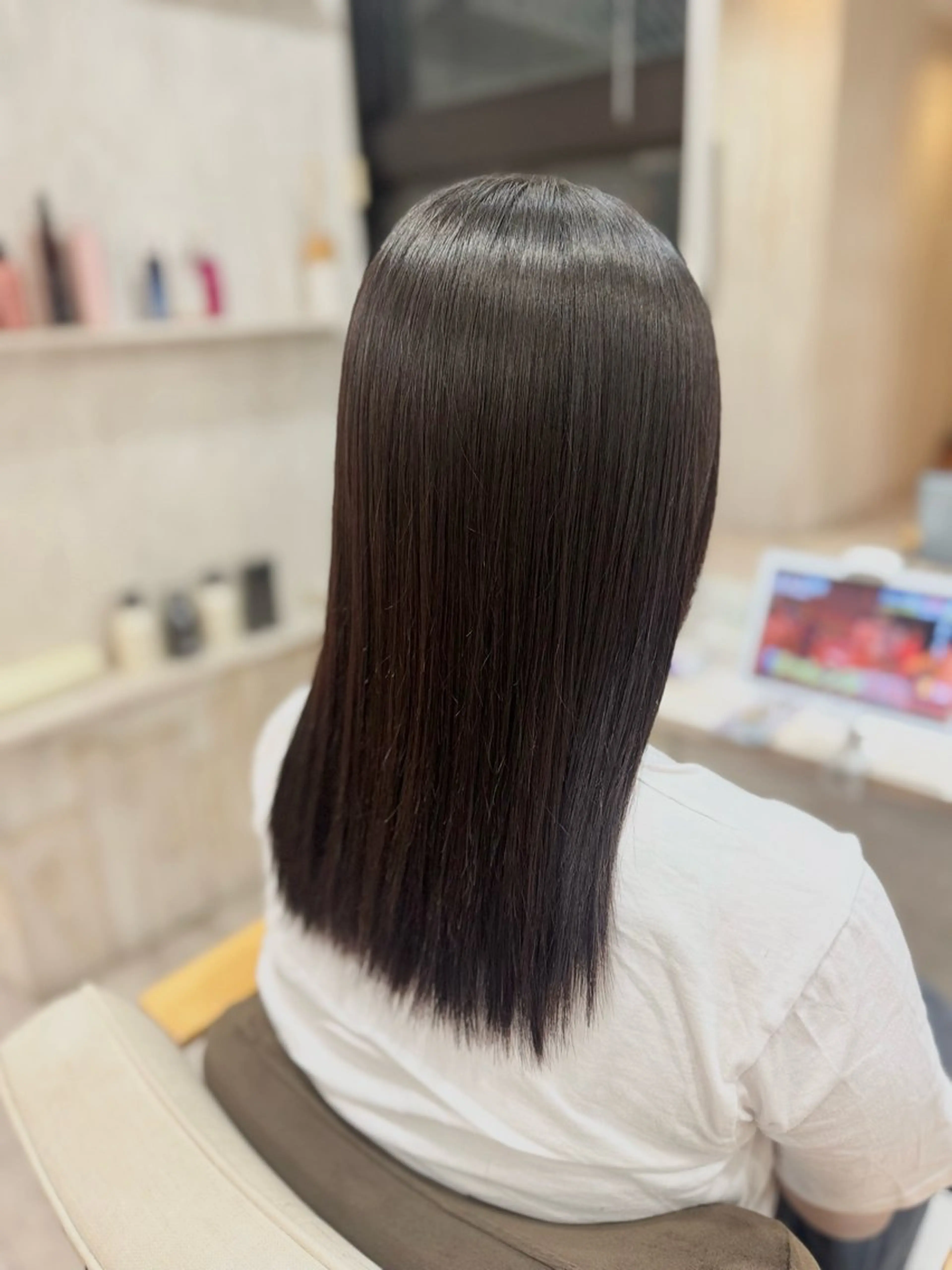 セミロング カット 縮毛矯正 トリートメント イルヘアーライラ所属・美髪専門美容師 SHUのヘアスタイル