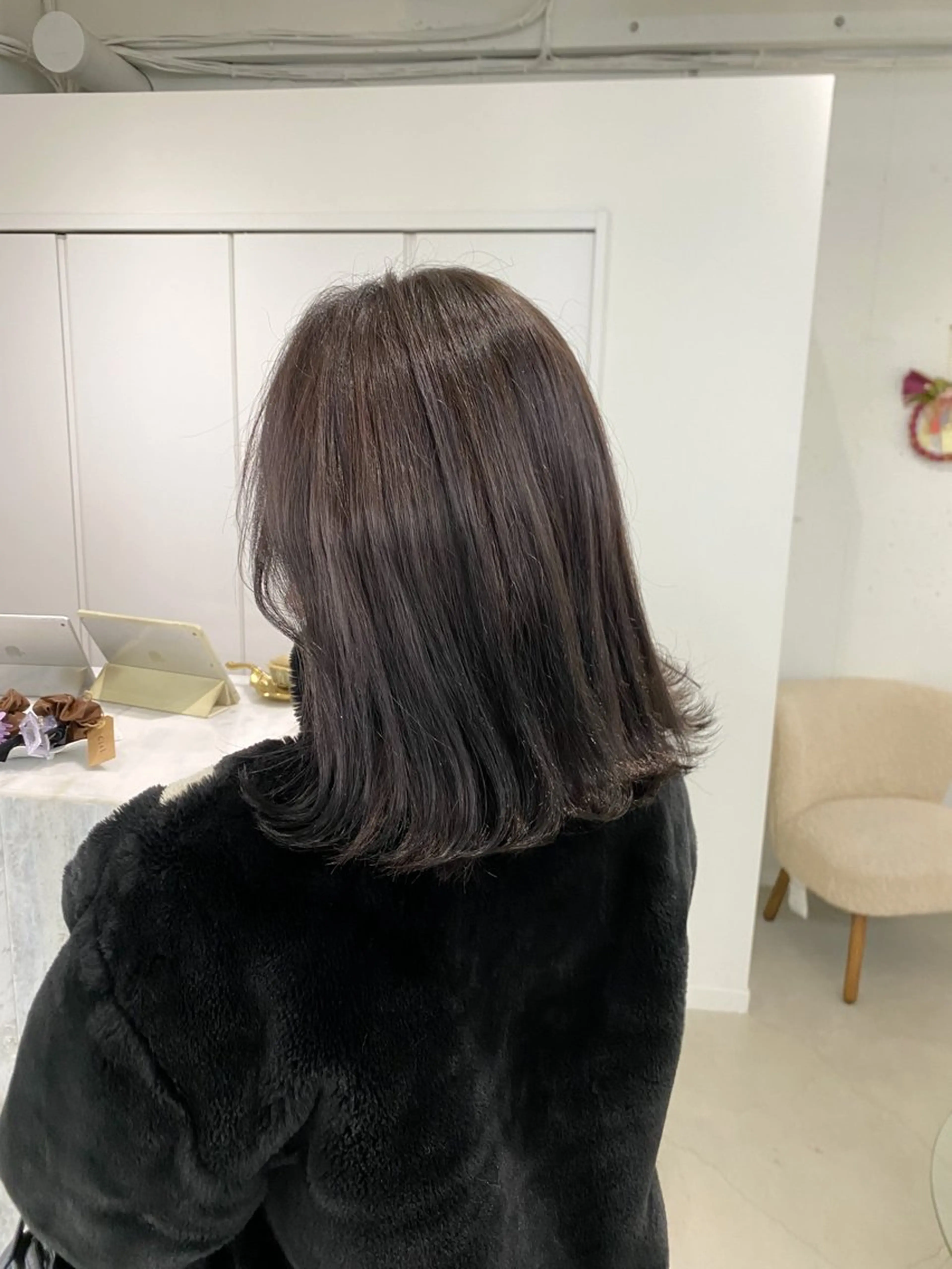 ミディアム カラー ブリーチ グレージュ ブリーチなしカラー 🤍　Mihanaのヘアスタイル