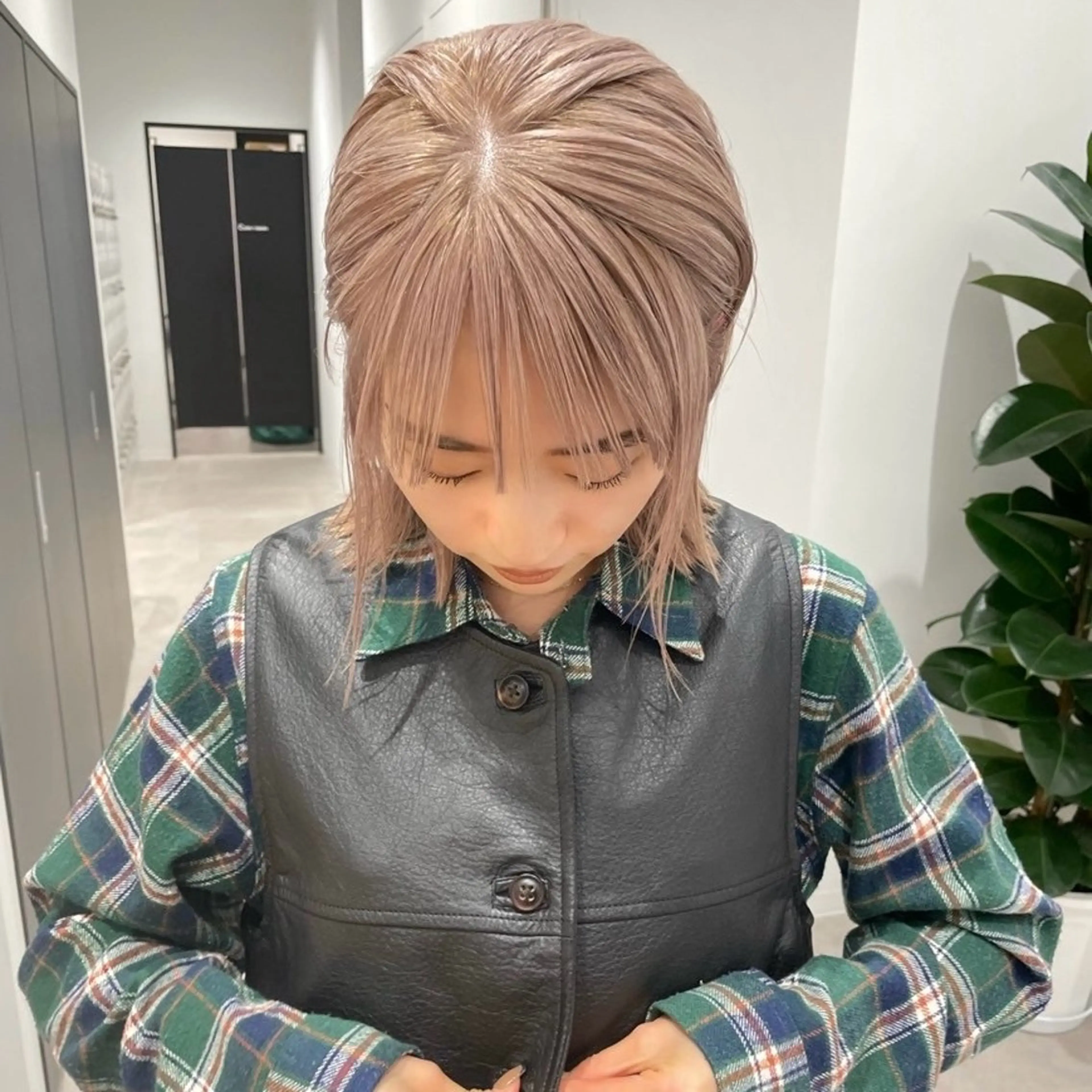 ミディアム カラー ベージュカラー ハイトーンカラー ハイトーンベージュ ヘアカラー ALBUM୨୧ momokaのヘアスタイル